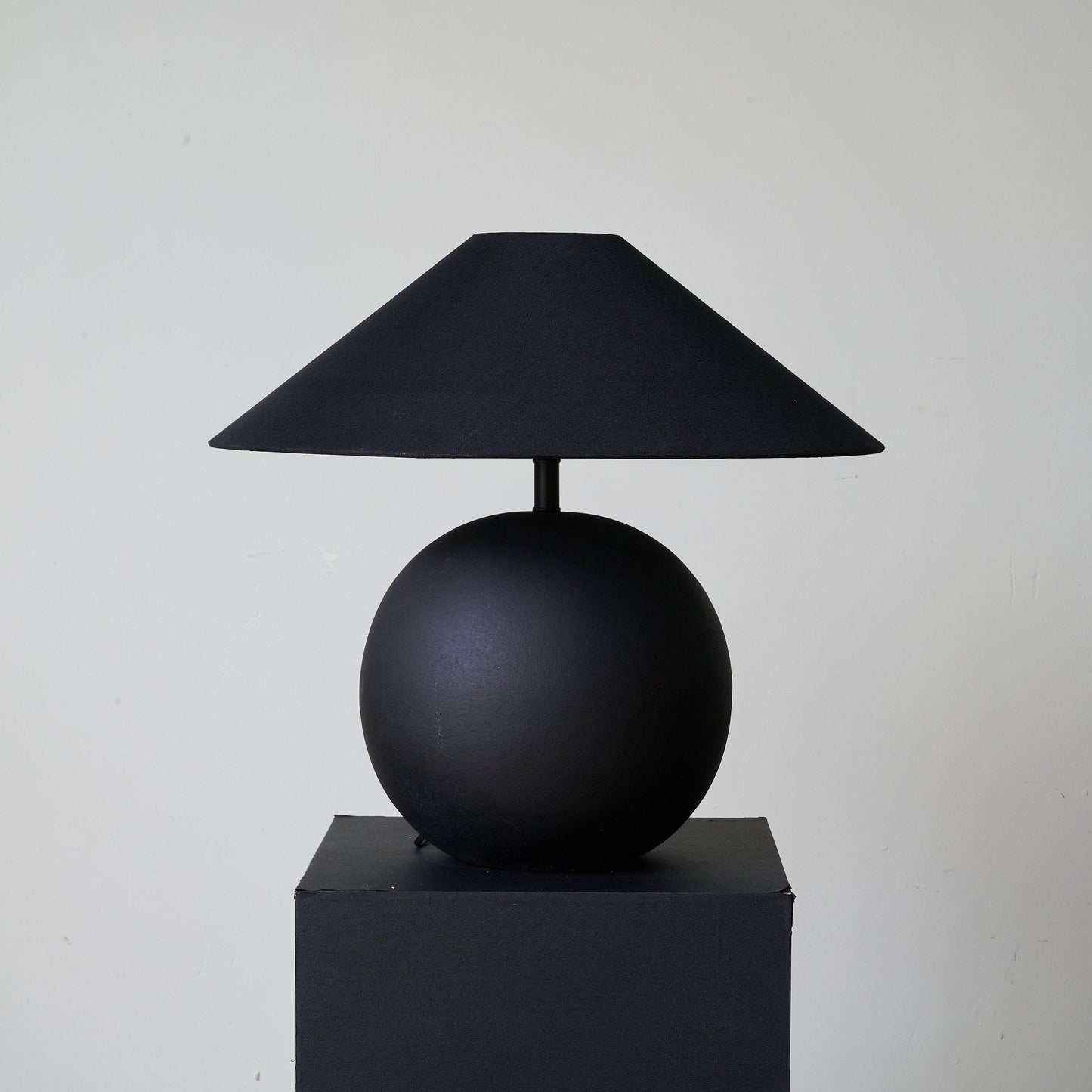 Obsidian Sphere Table Lamp