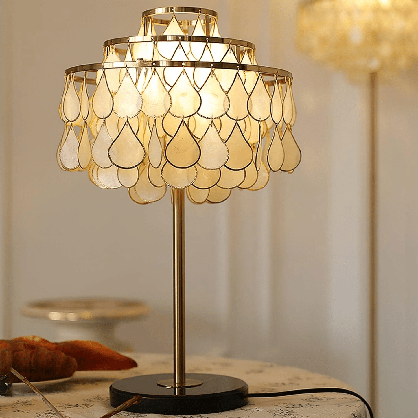 Teardrops Shell Table Lamp