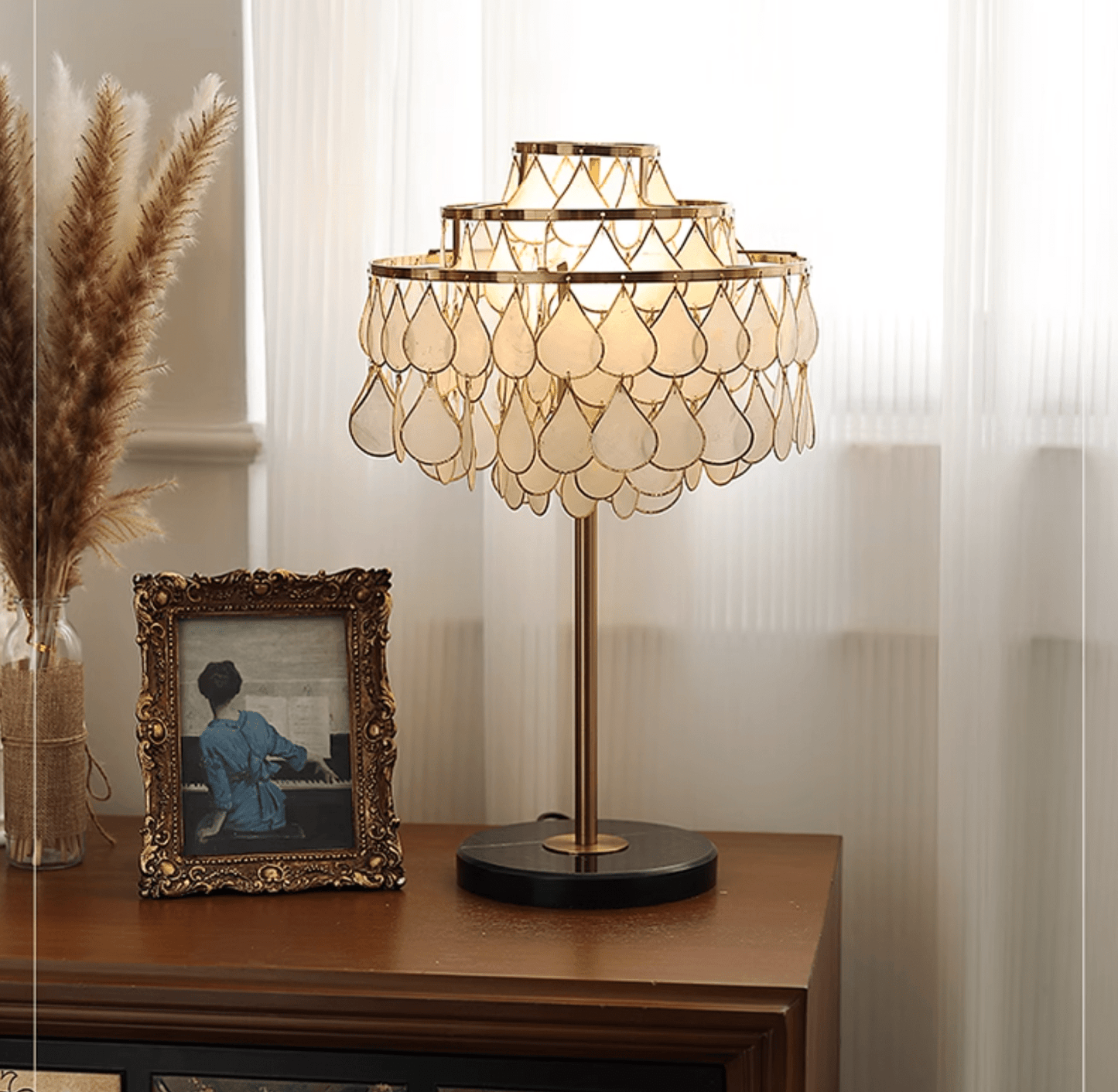 Teardrops Shell Table Lamp
