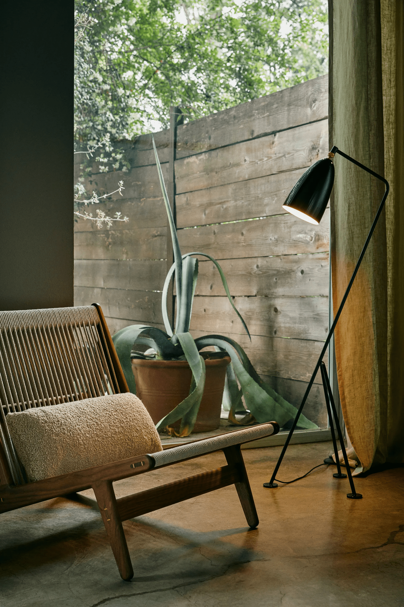 Lean Floor Lamp