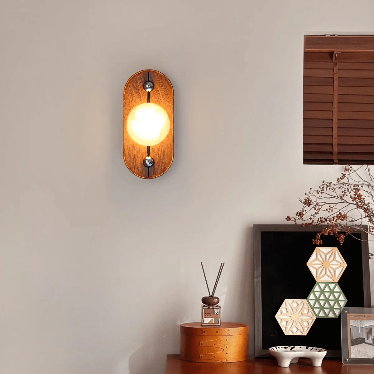 Koyan Alabaster Wall Lamp