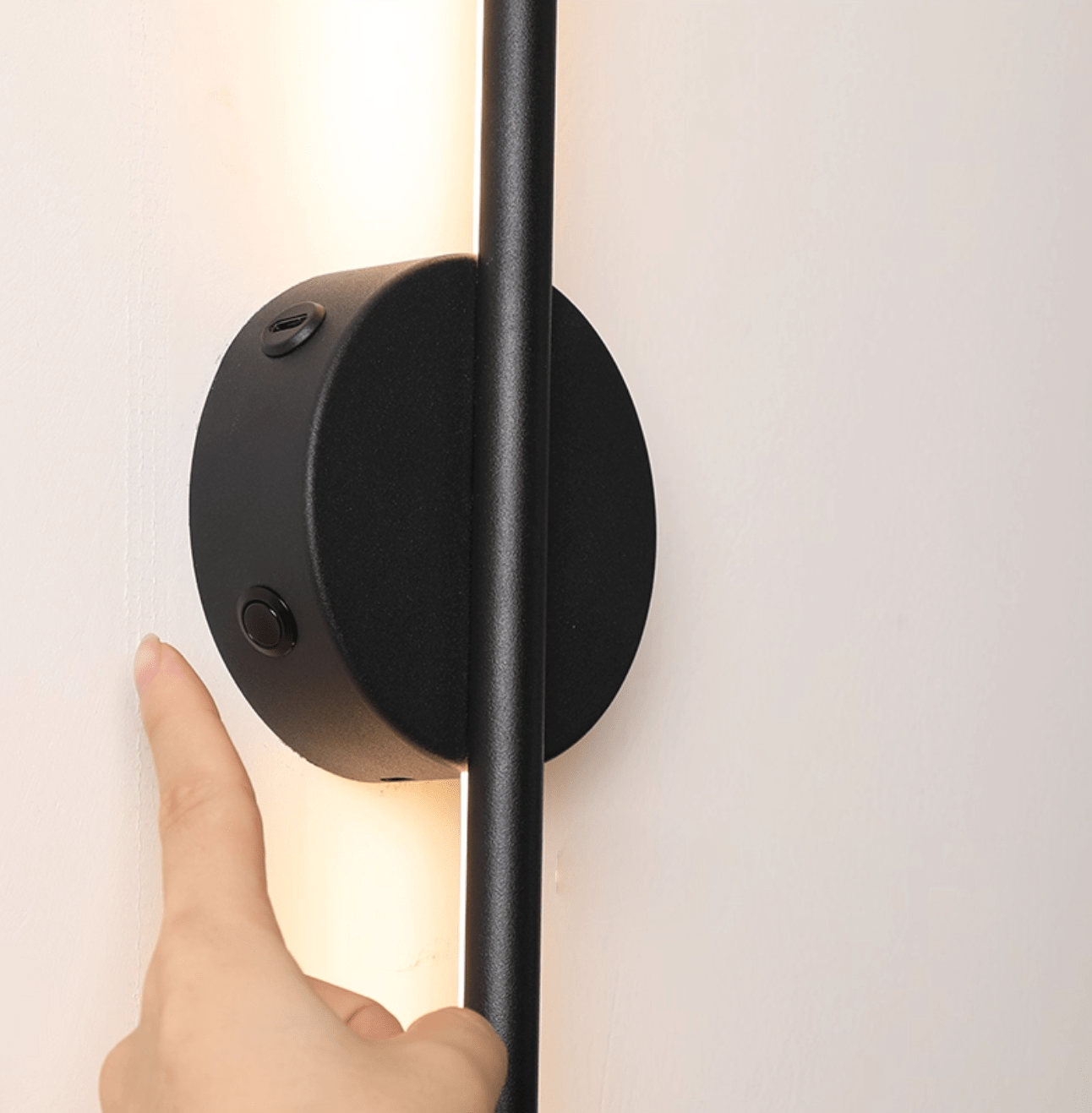 Linearo Rechargeable Wall Lamp