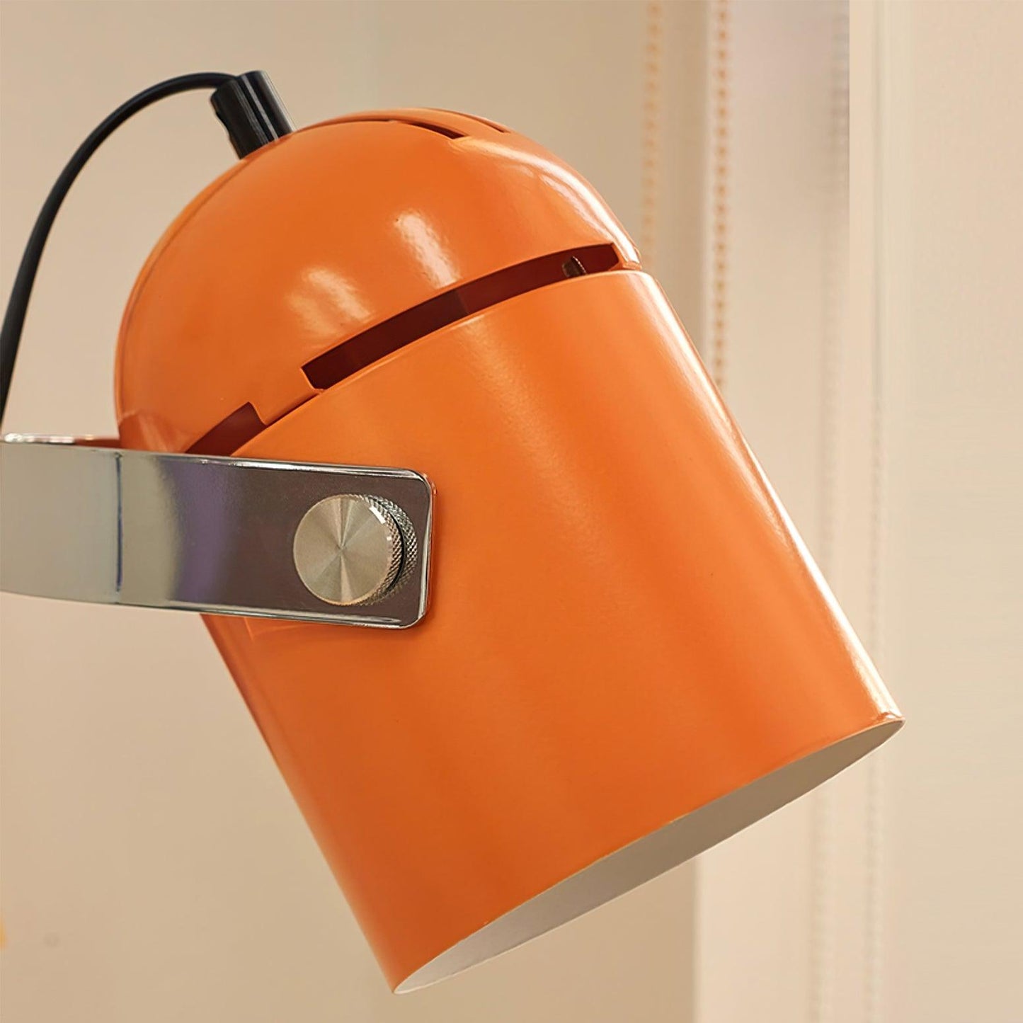 Adjusta Liftable Desk Lamp