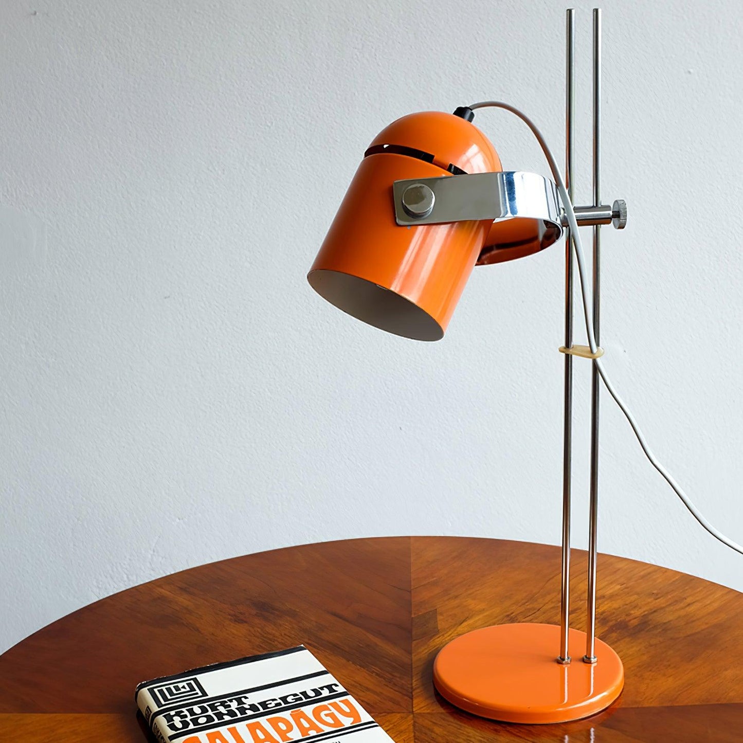 Adjusta Liftable Desk Lamp