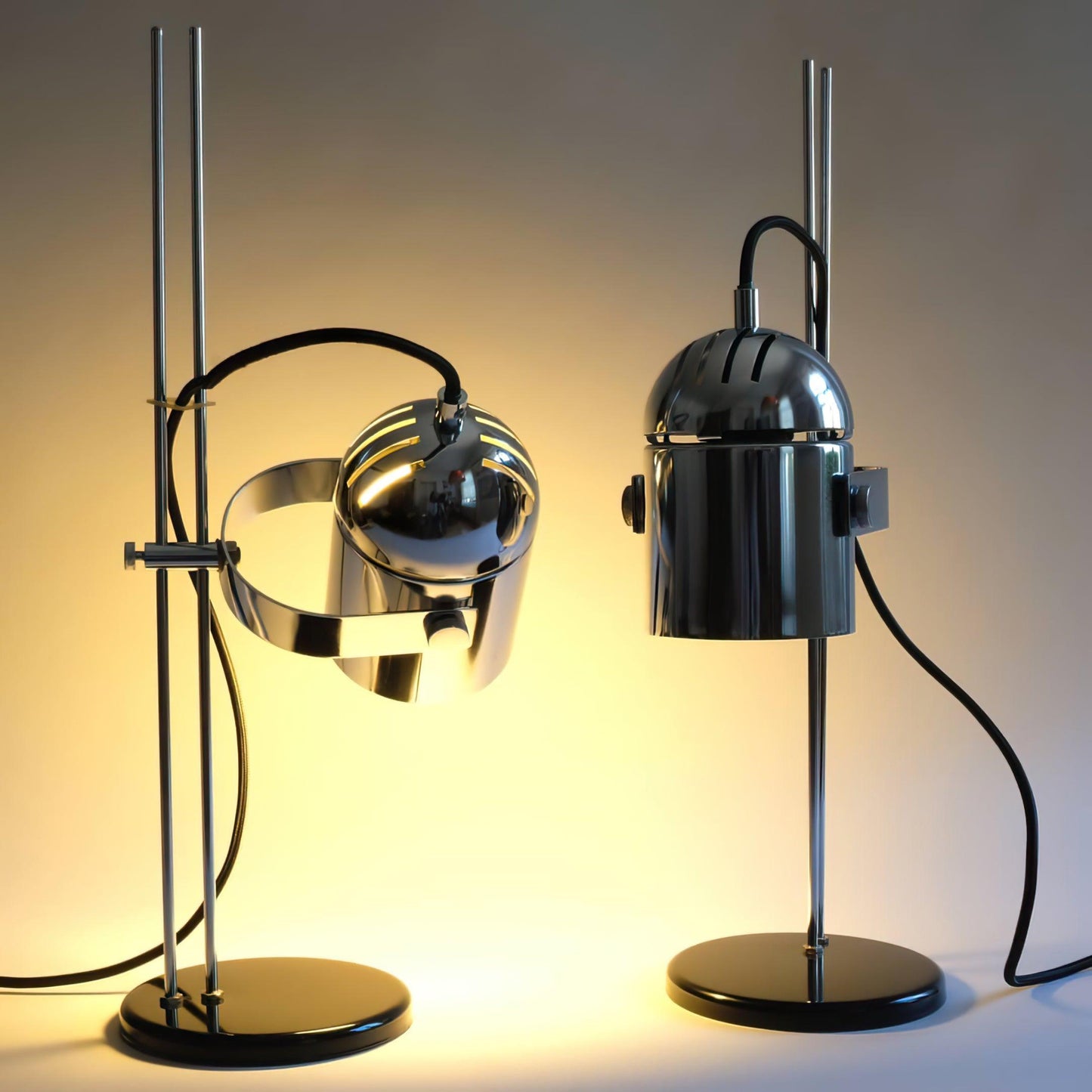 Adjusta Liftable Desk Lamp