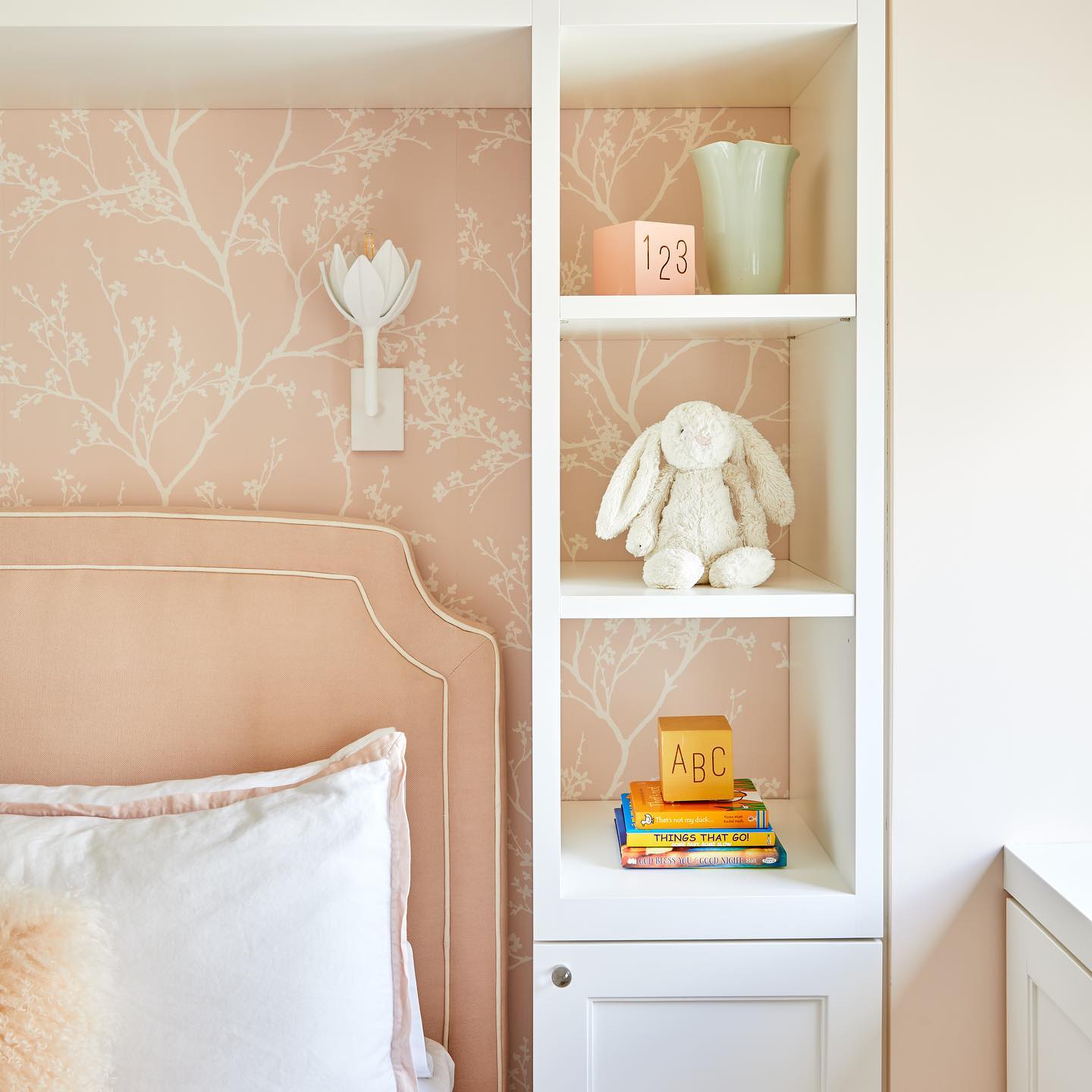 Alberto Lotus Bloom Wall Lamp