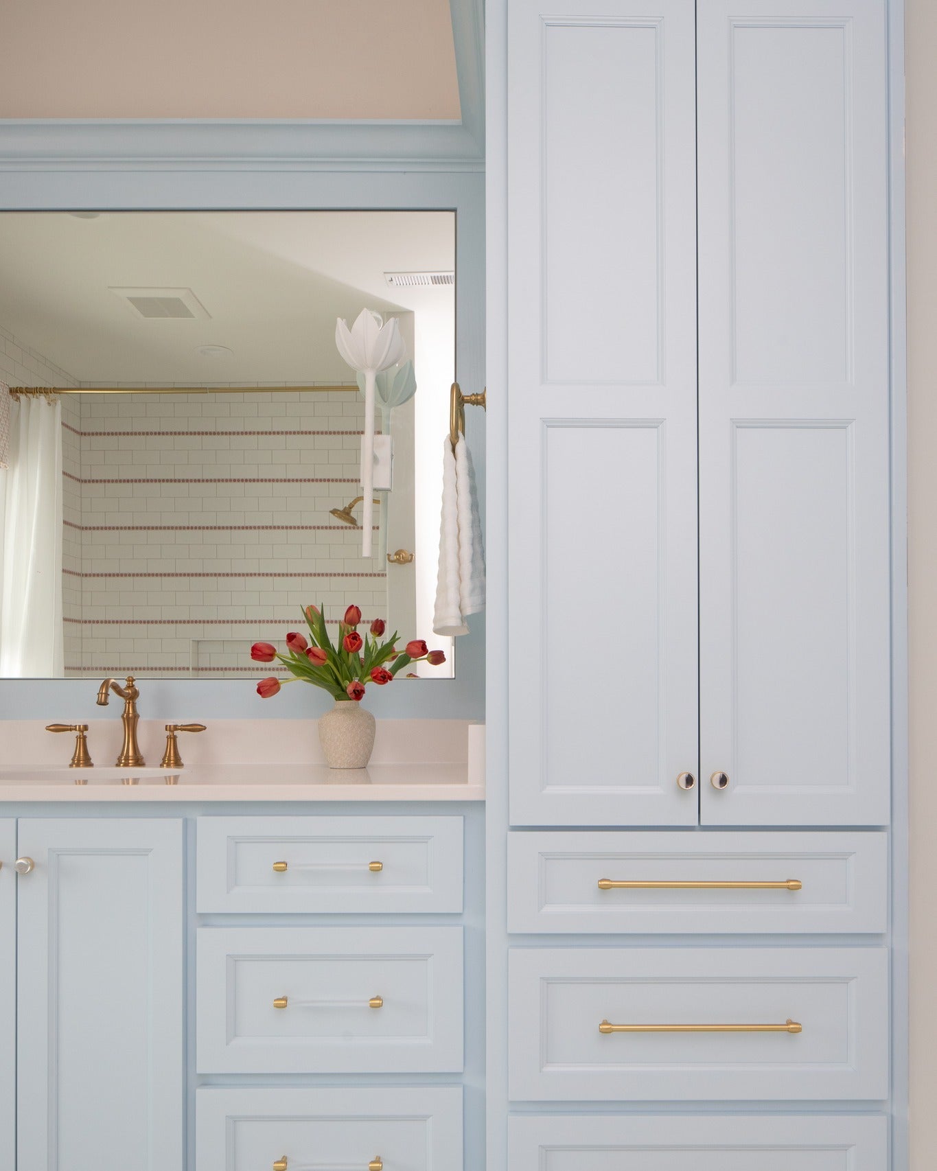 Alberto Lotus Bloom Wall Lamp