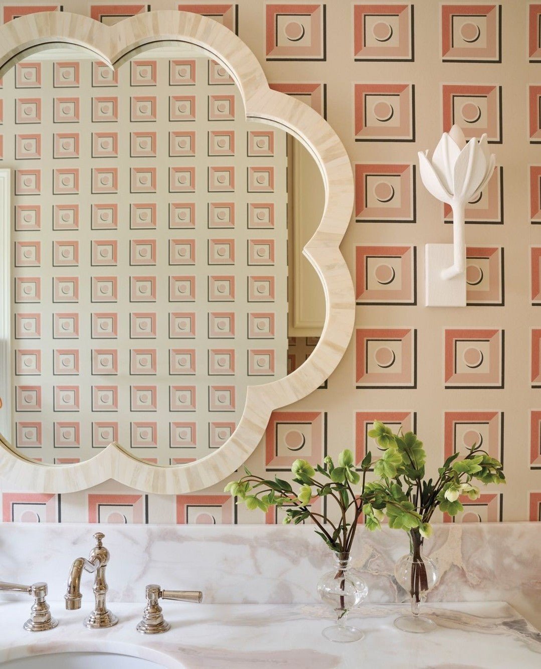 Alberto Lotus Bloom Wall Lamp