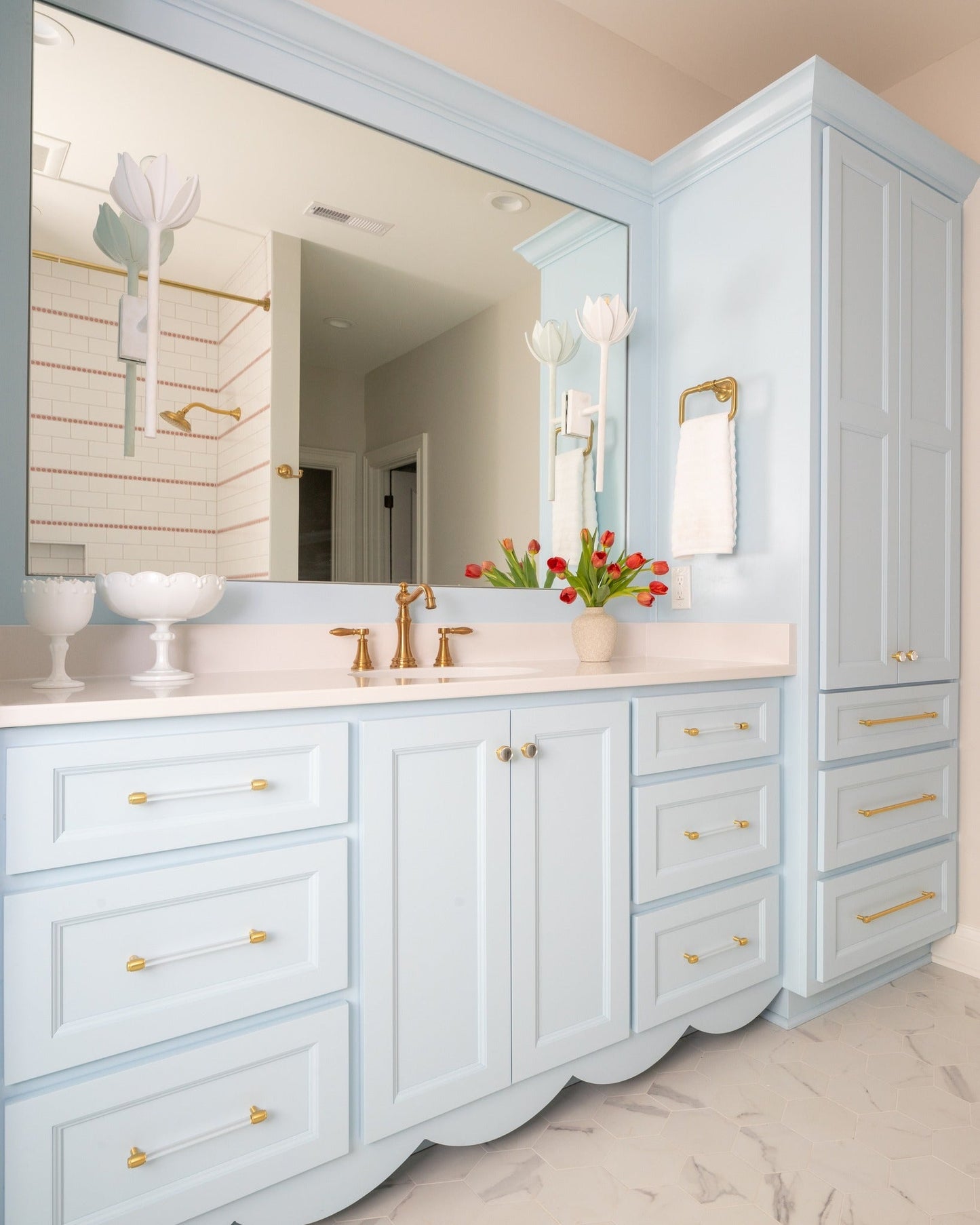 Alberto Lotus Bloom Wall Lamp