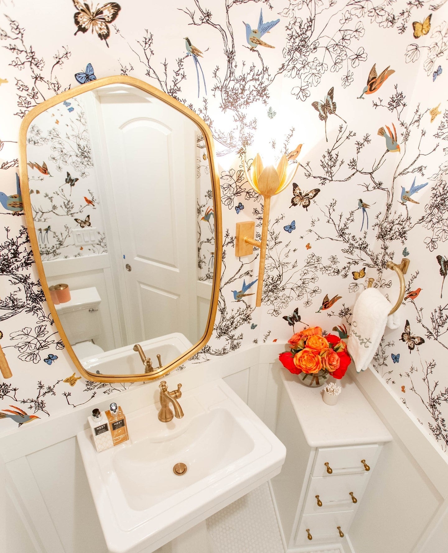 Alberto Lotus Bloom Wall Lamp