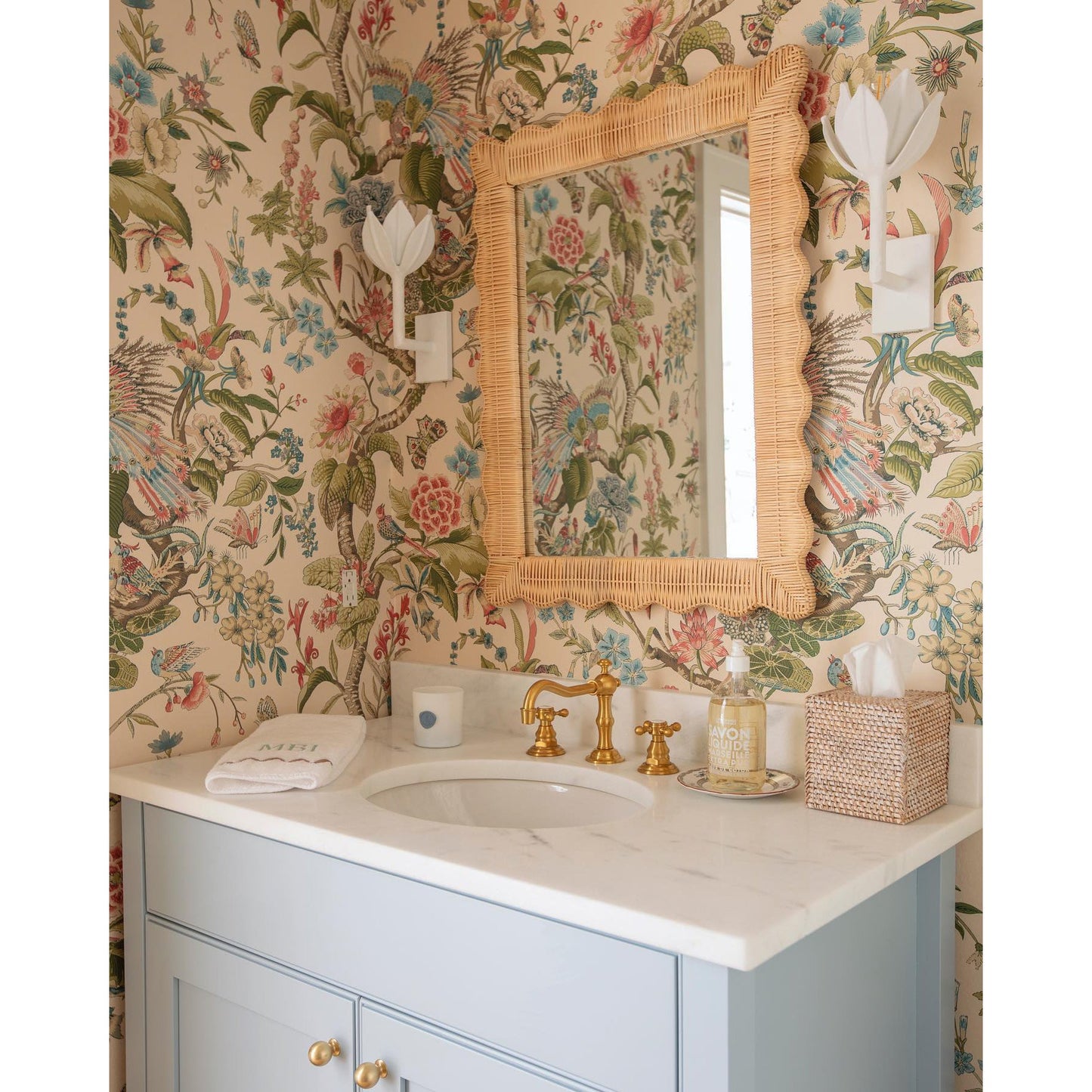 Alberto Lotus Bloom Wall Lamp