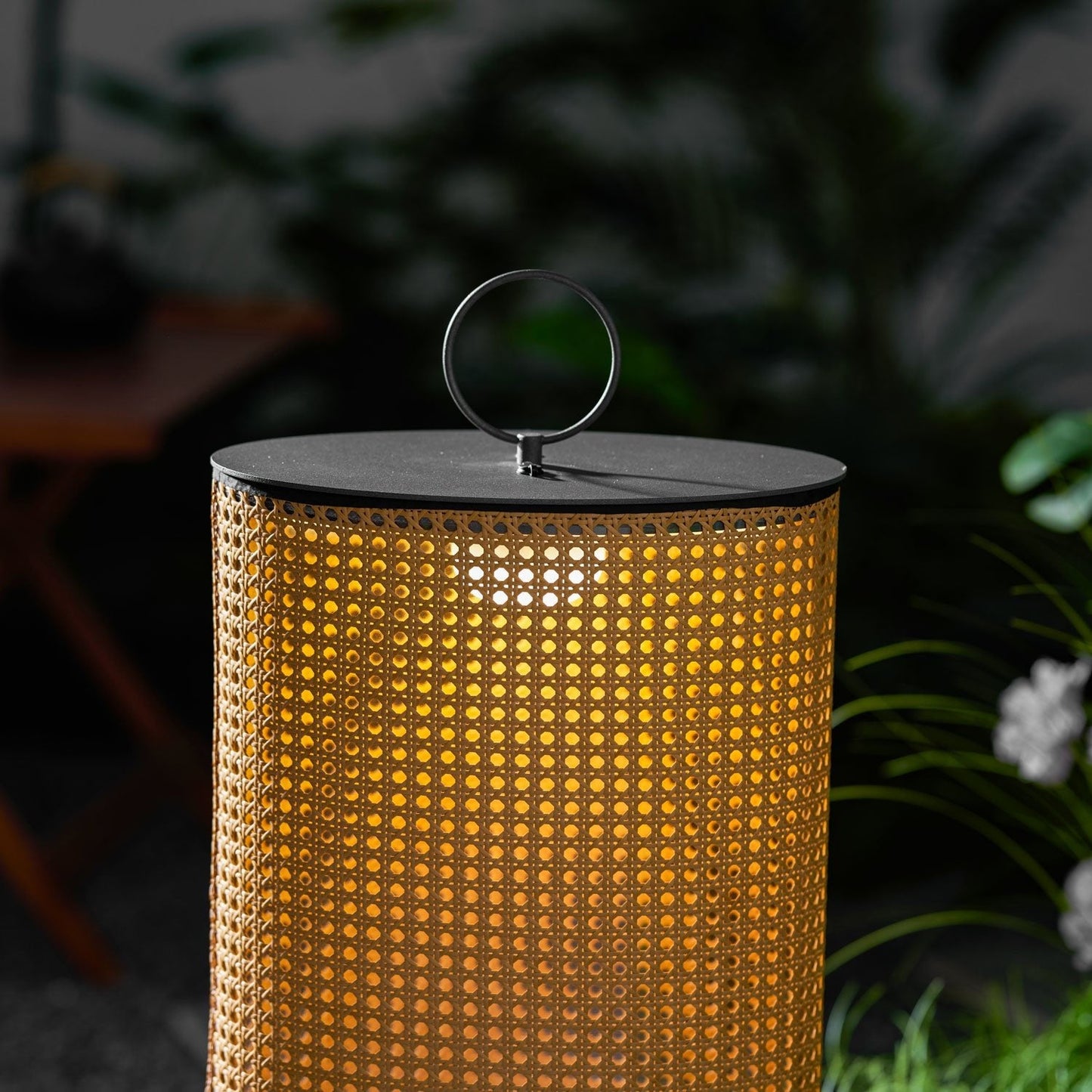 Arlette Solar Outdoor Lantern Lamp