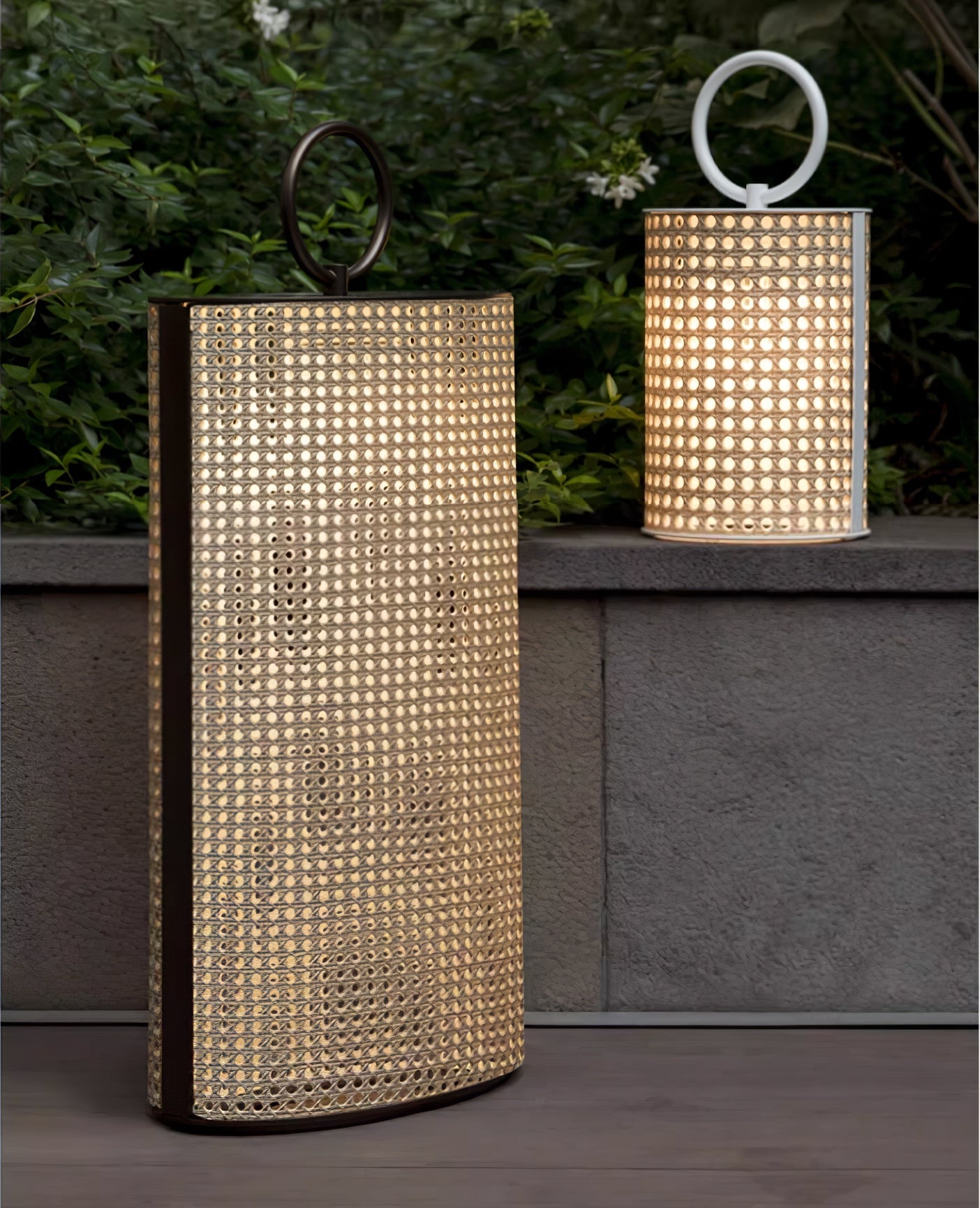 Arlette Solar Outdoor Lantern Lamp