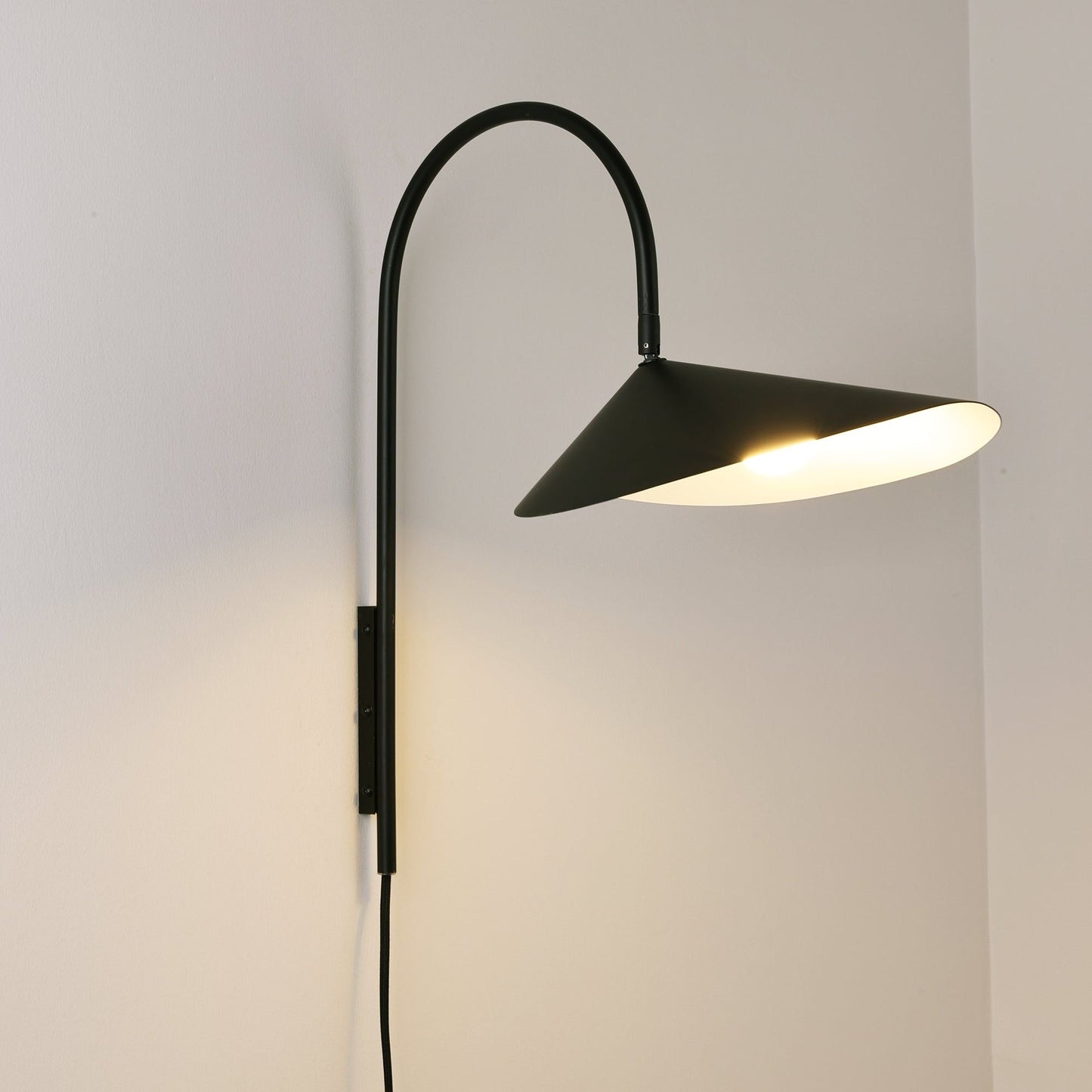 Alocasia Swivel Plug-in Wall Lamp