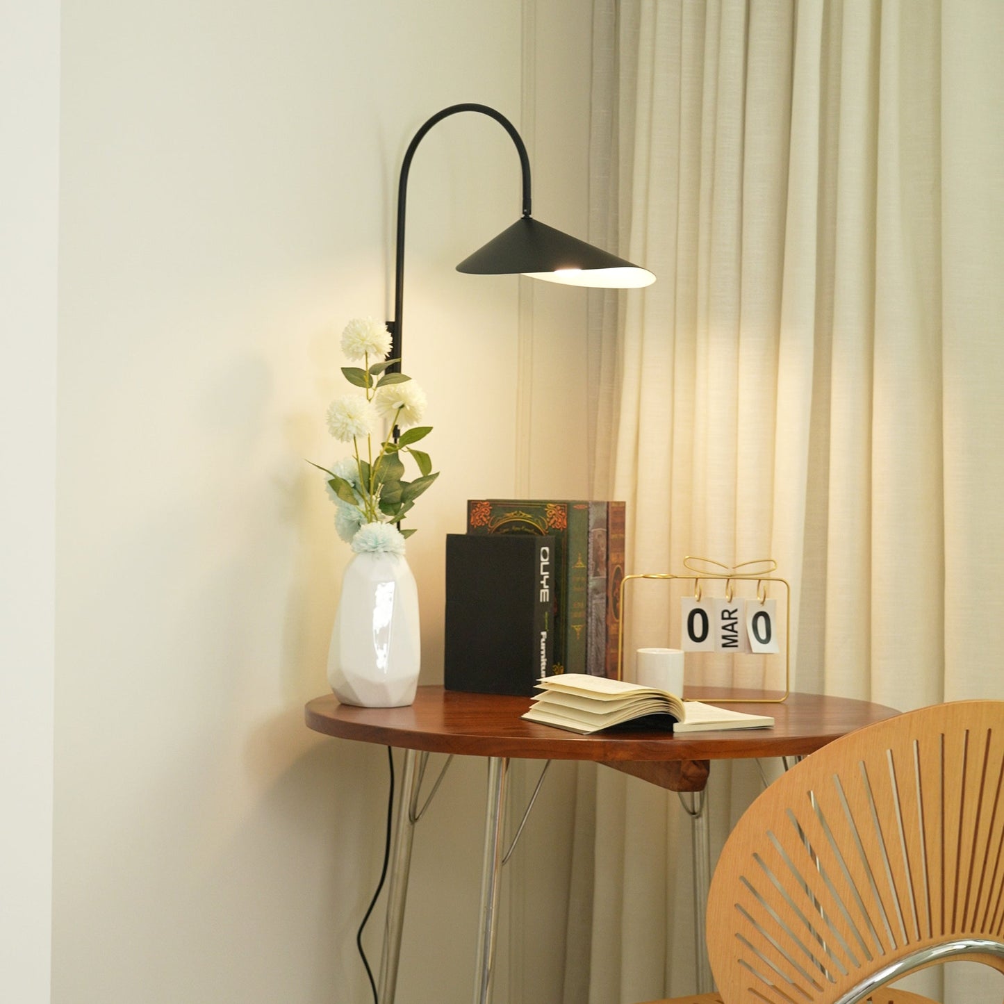 Alocasia Swivel Plug-in Wall Lamp