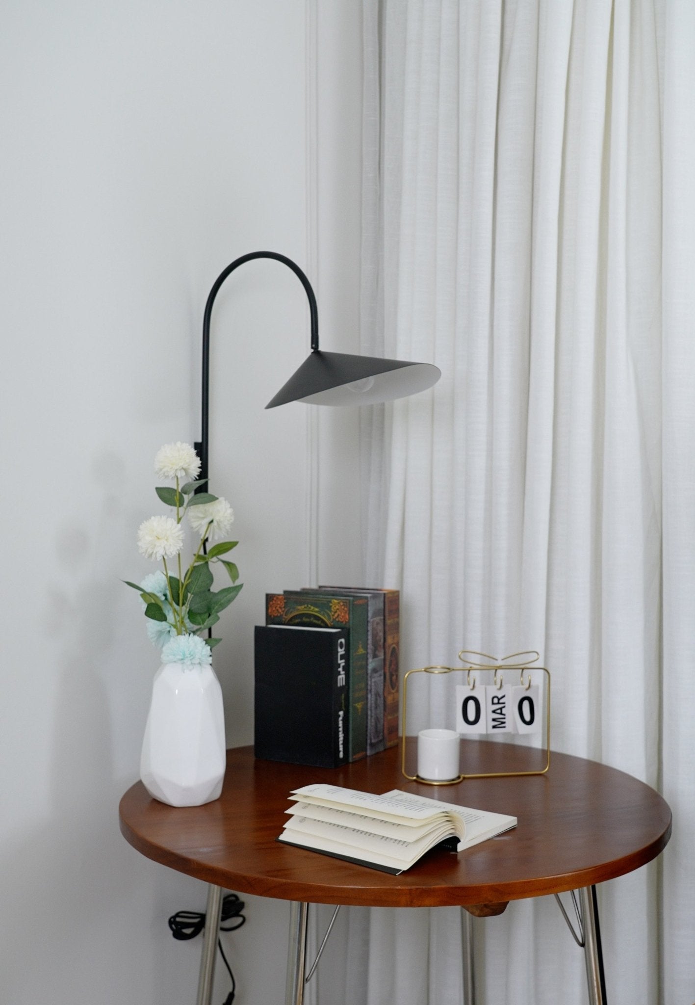 Alocasia Swivel Plug-in Wall Lamp
