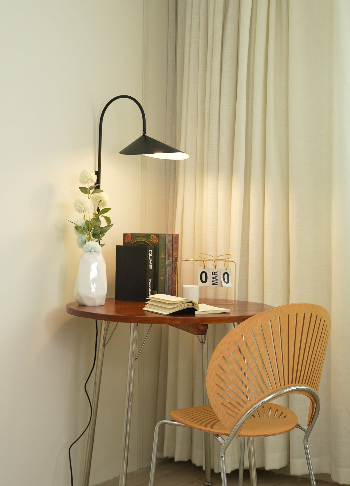 Arum Swivel Wall Lamp