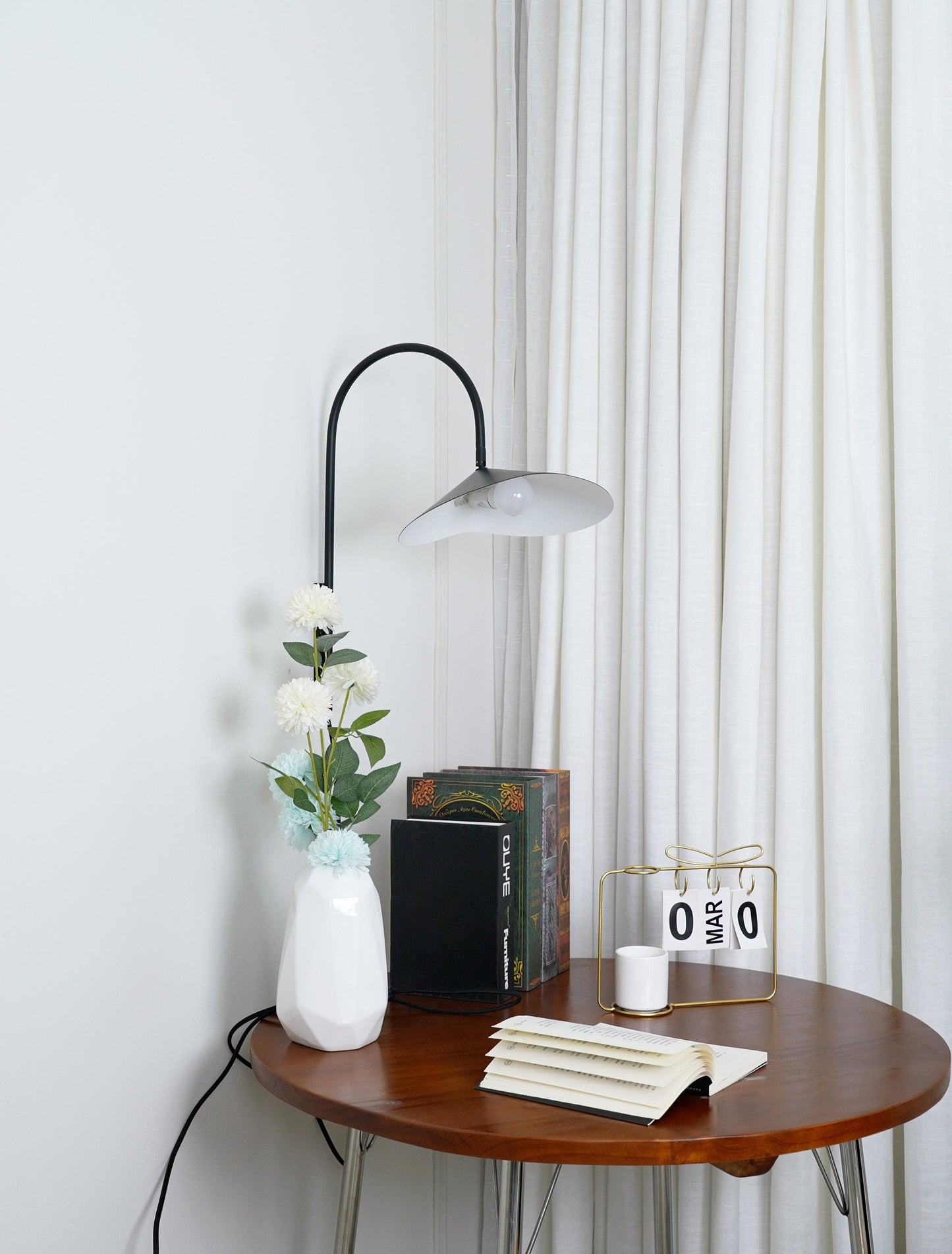 Alocasia Swivel Plug-in Wall Lamp