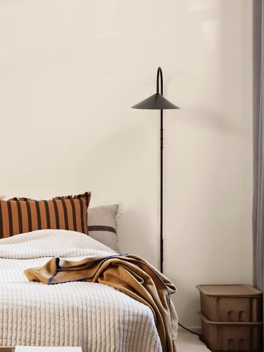 Alocasia Swivel Plug-in Wall Lamp