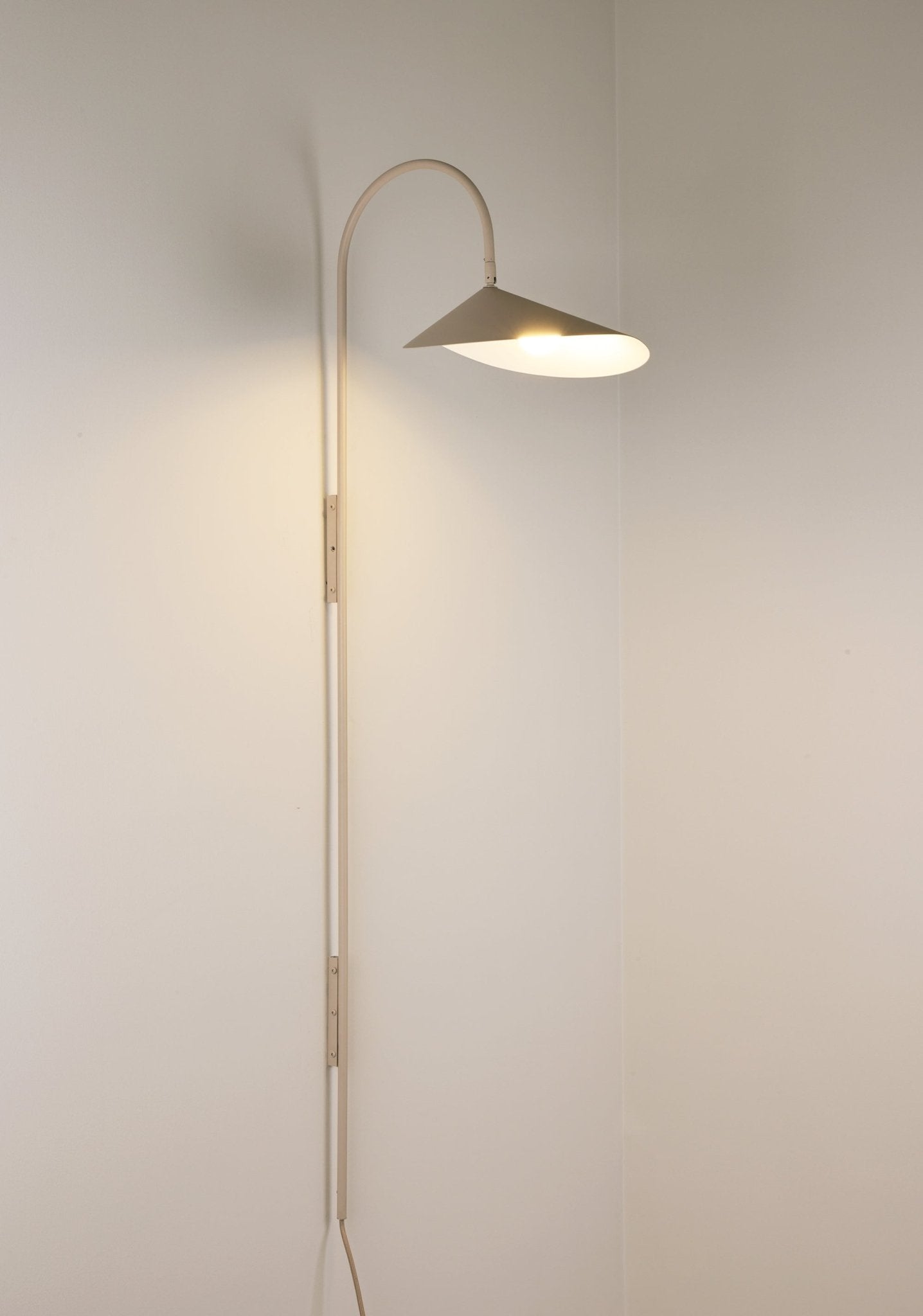 Alocasia Swivel Plug-in Wall Lamp