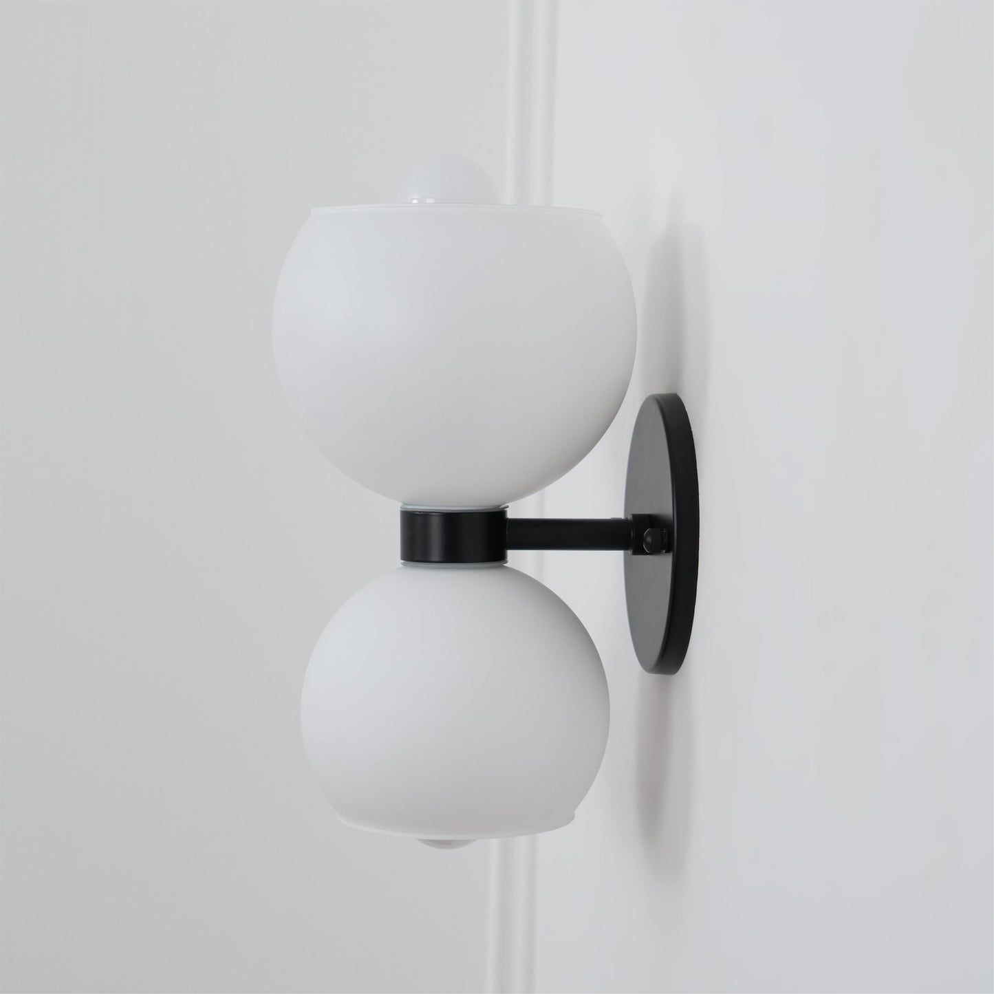 Round Pearl Bracket light Sconce