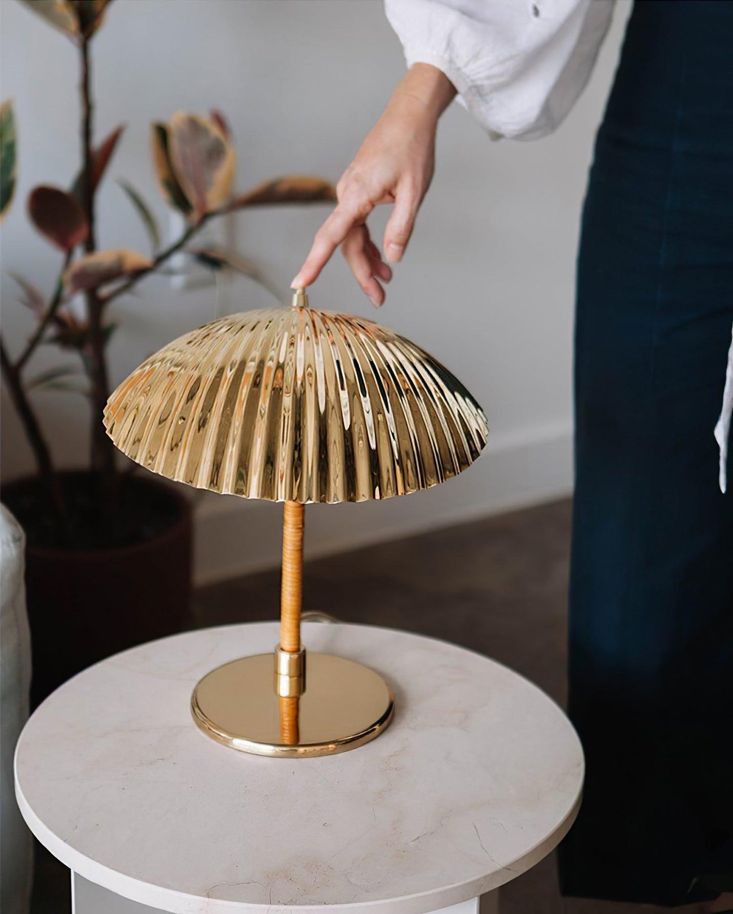 Brass Shell Table Lamp