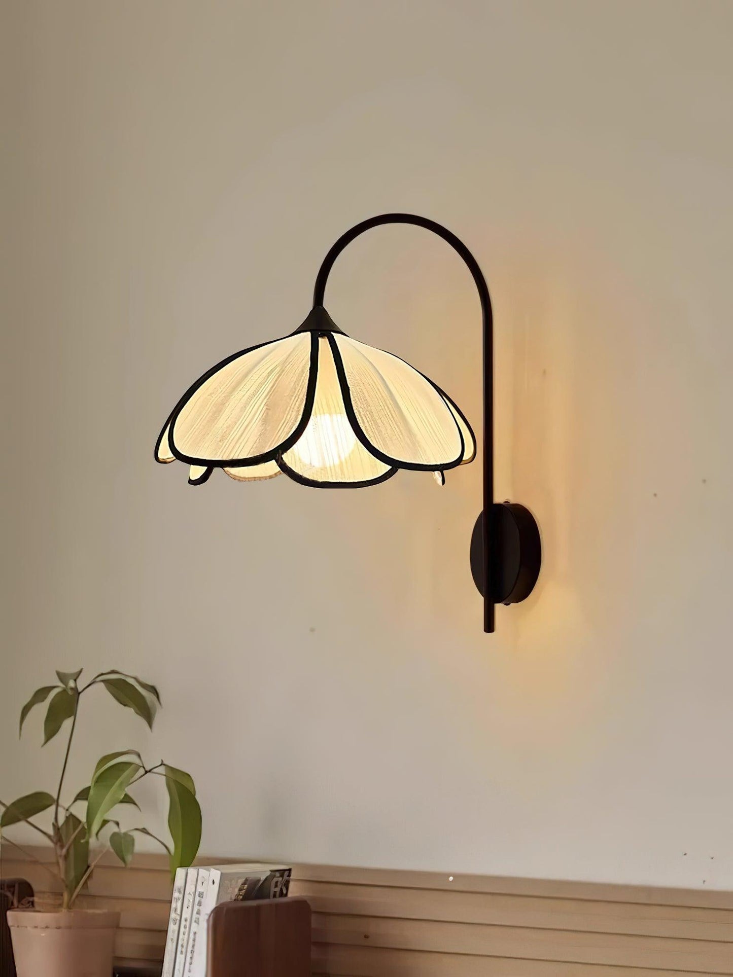 Burnt Petal Wall Lamp