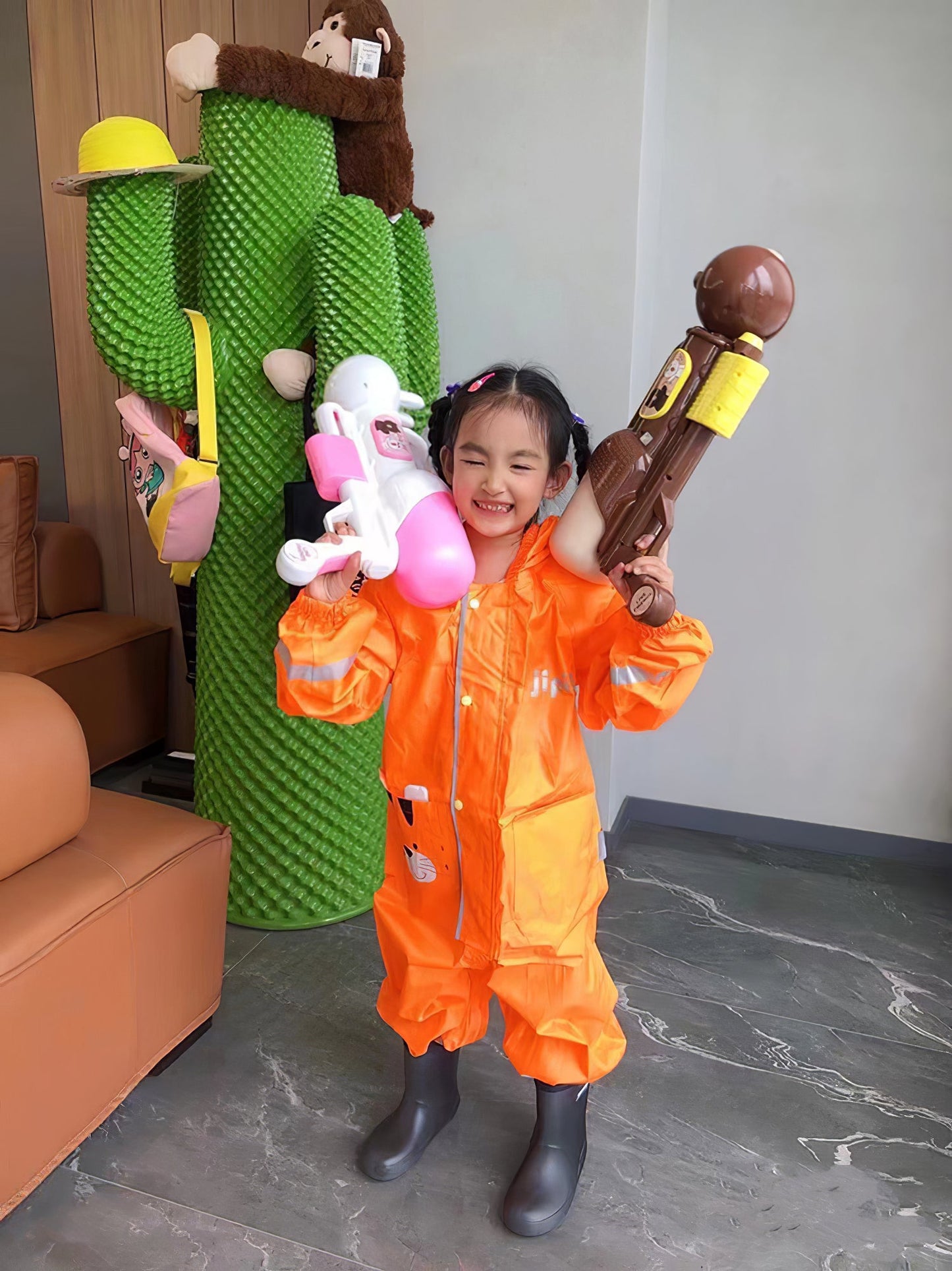 Mello Sculptural Portable lamp Cactus Coat Rack