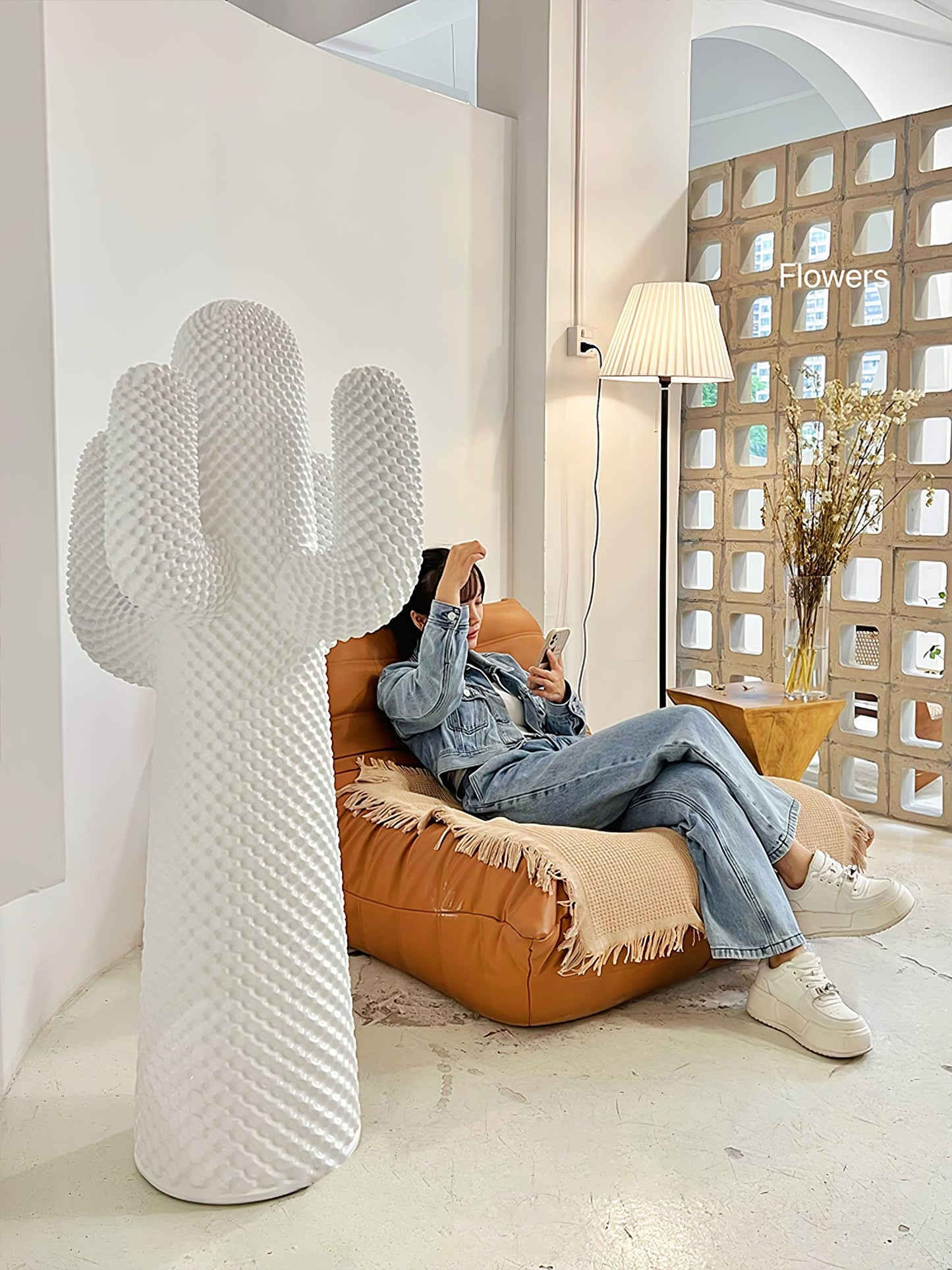 Mello Sculptural Portable lamp Cactus Coat Rack