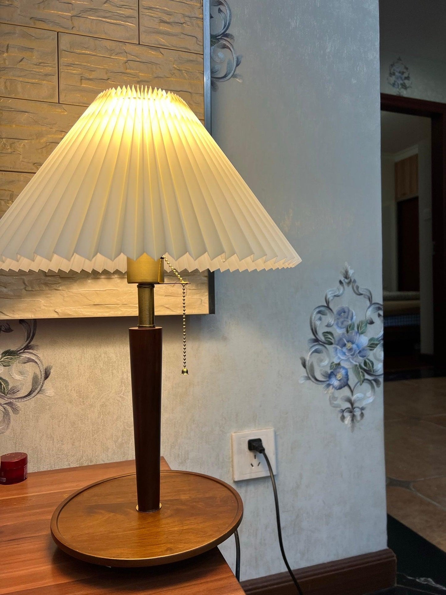 Cone Pleated Fabric Table Lamp