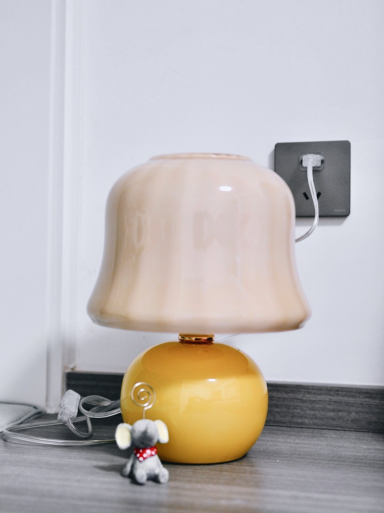 Creamy Mushroom Table Lamp