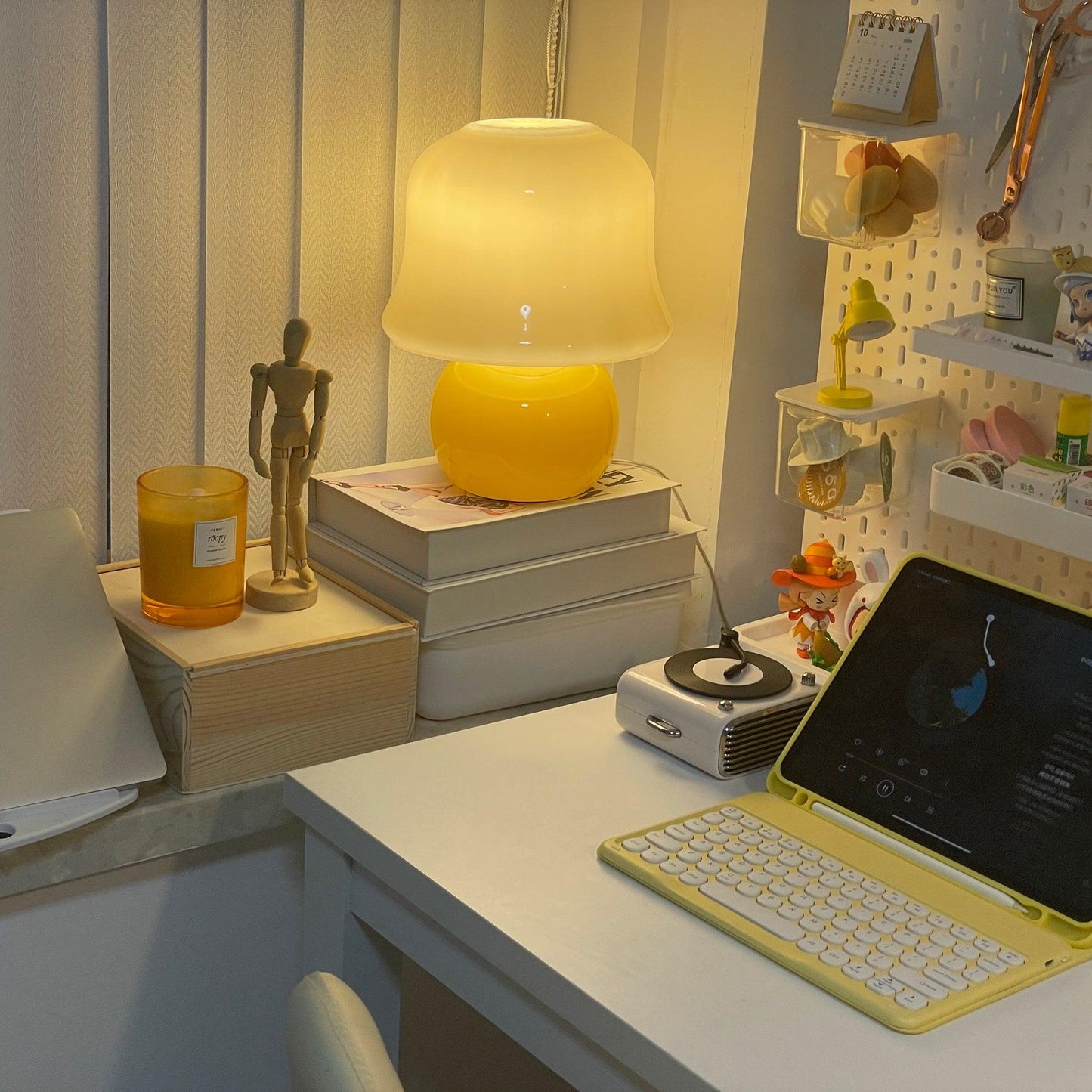 Creamy Mushroom Table Lamp