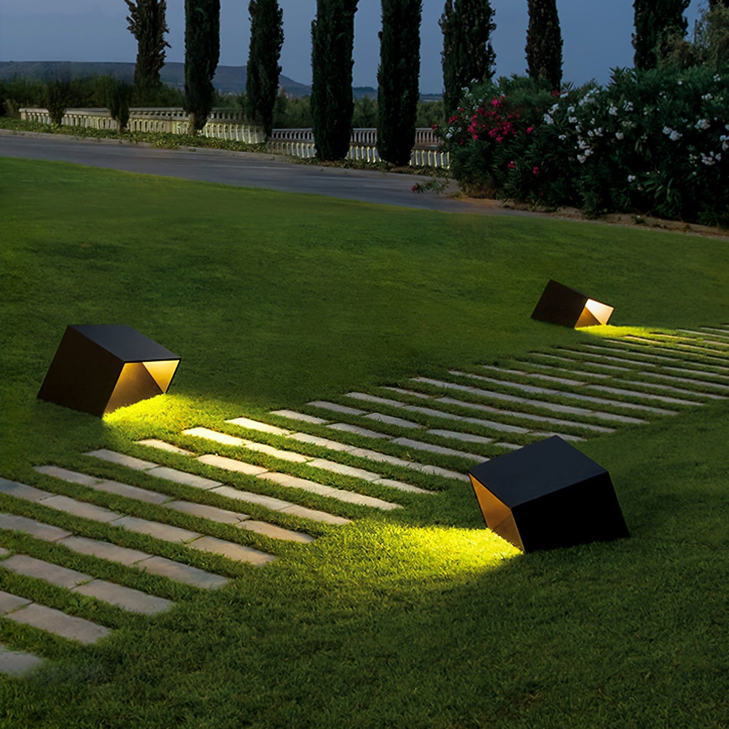 Cube Garden Solar Outdoor Light