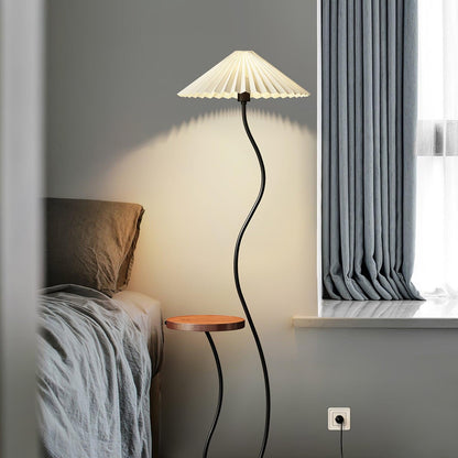 Curvatura Floor Lamp