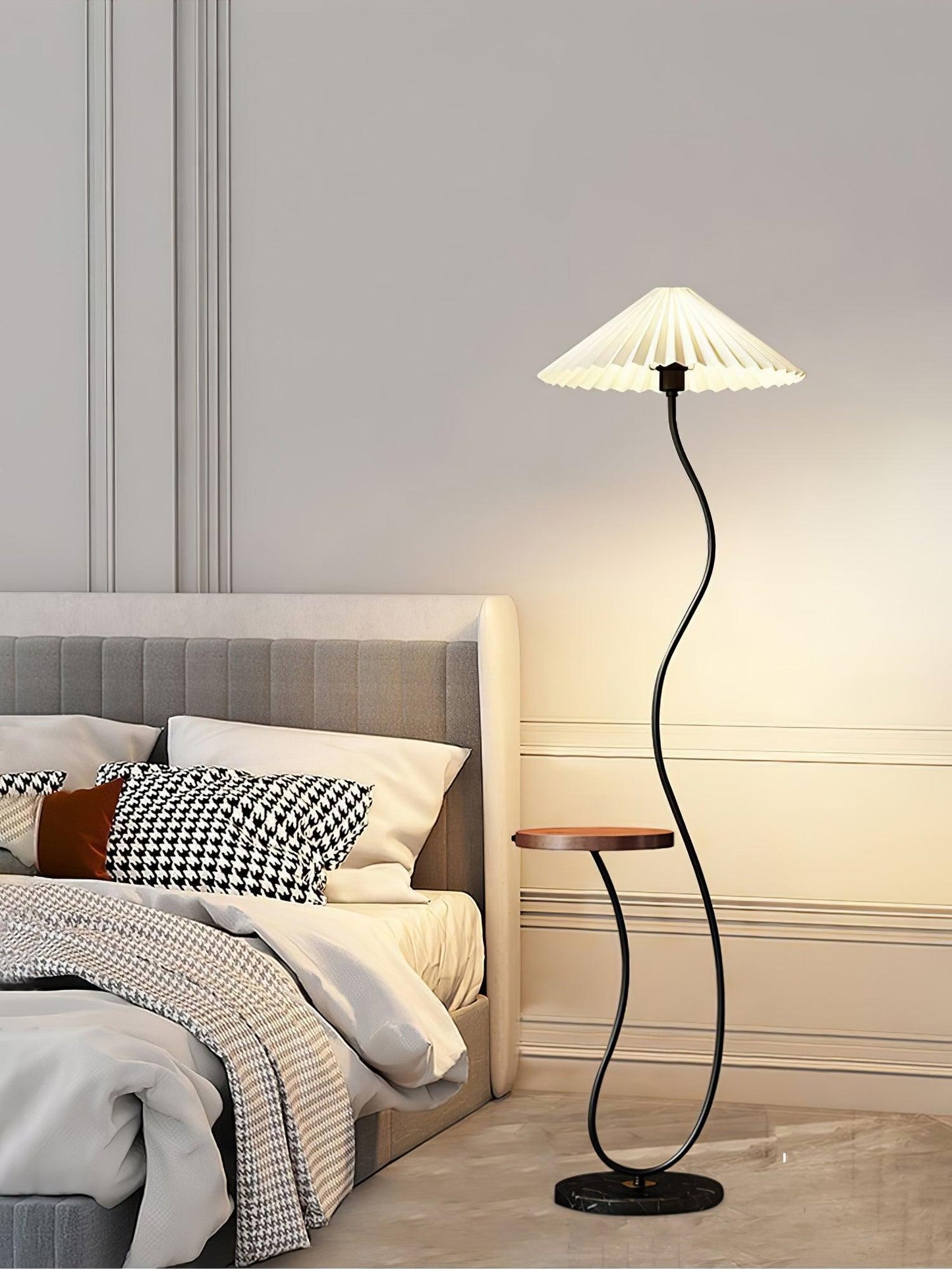 Curvatura Floor Lamp