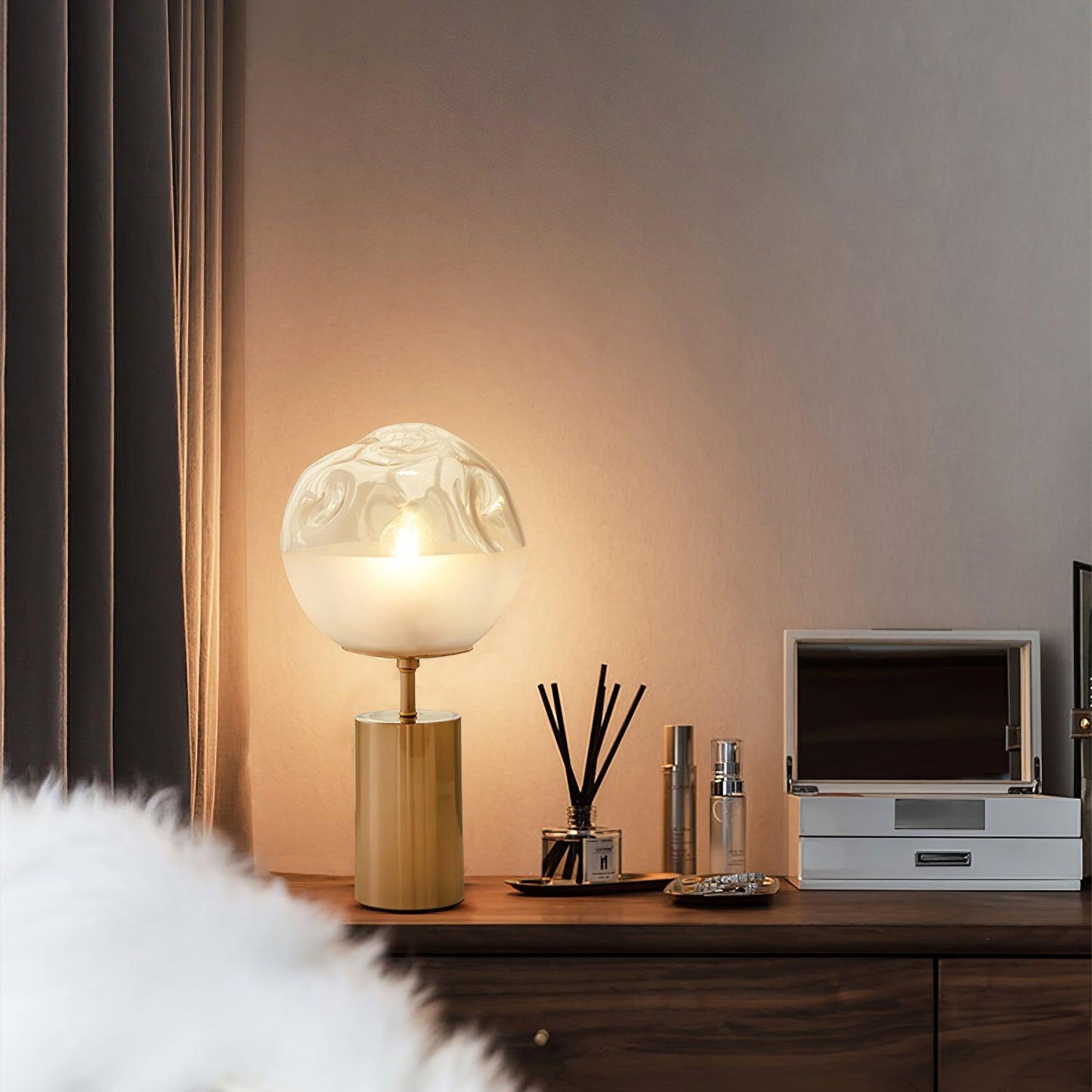 Ecar Table Lamp