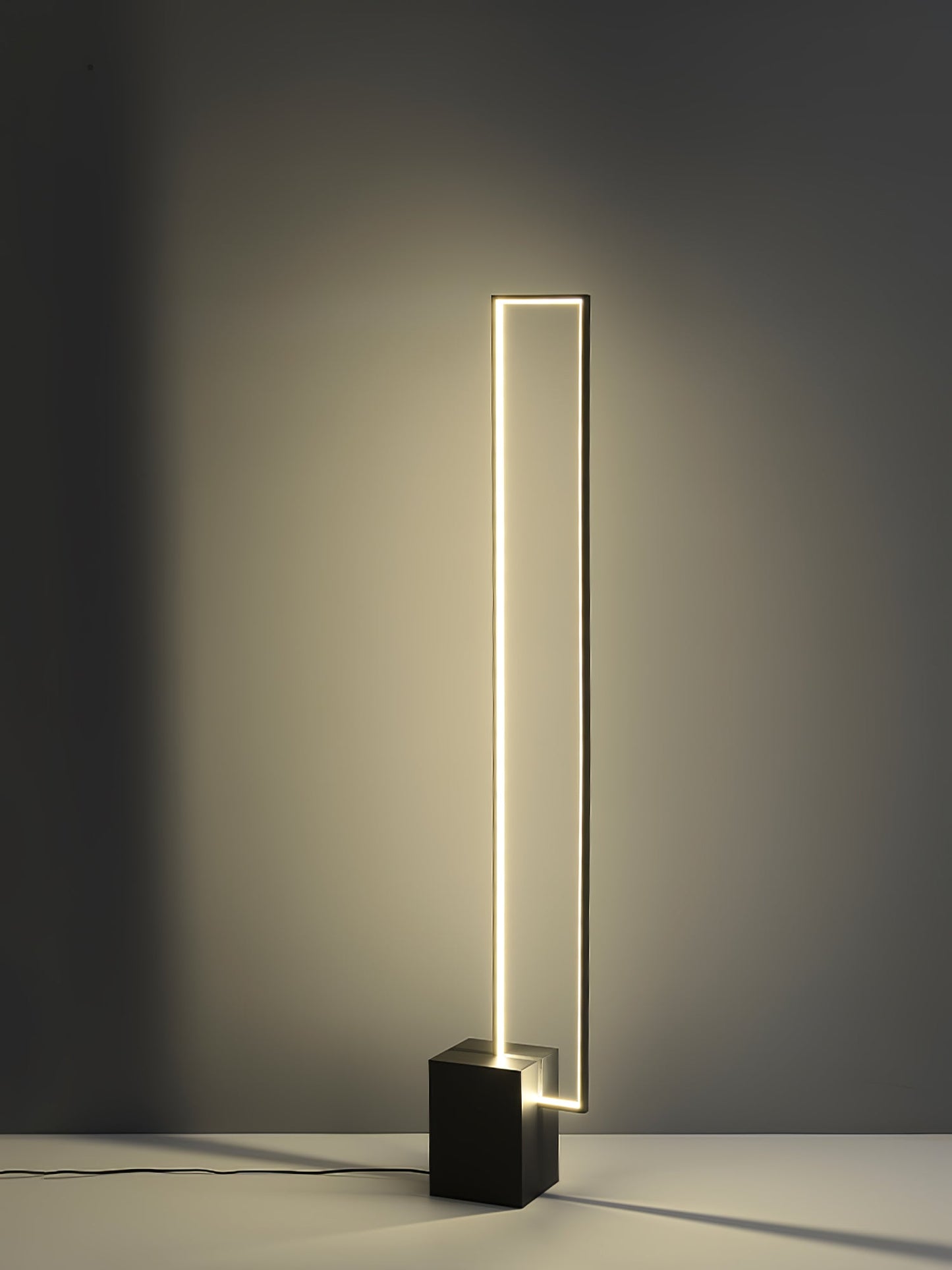 Edge Free-standing Lamp Floor Lamp