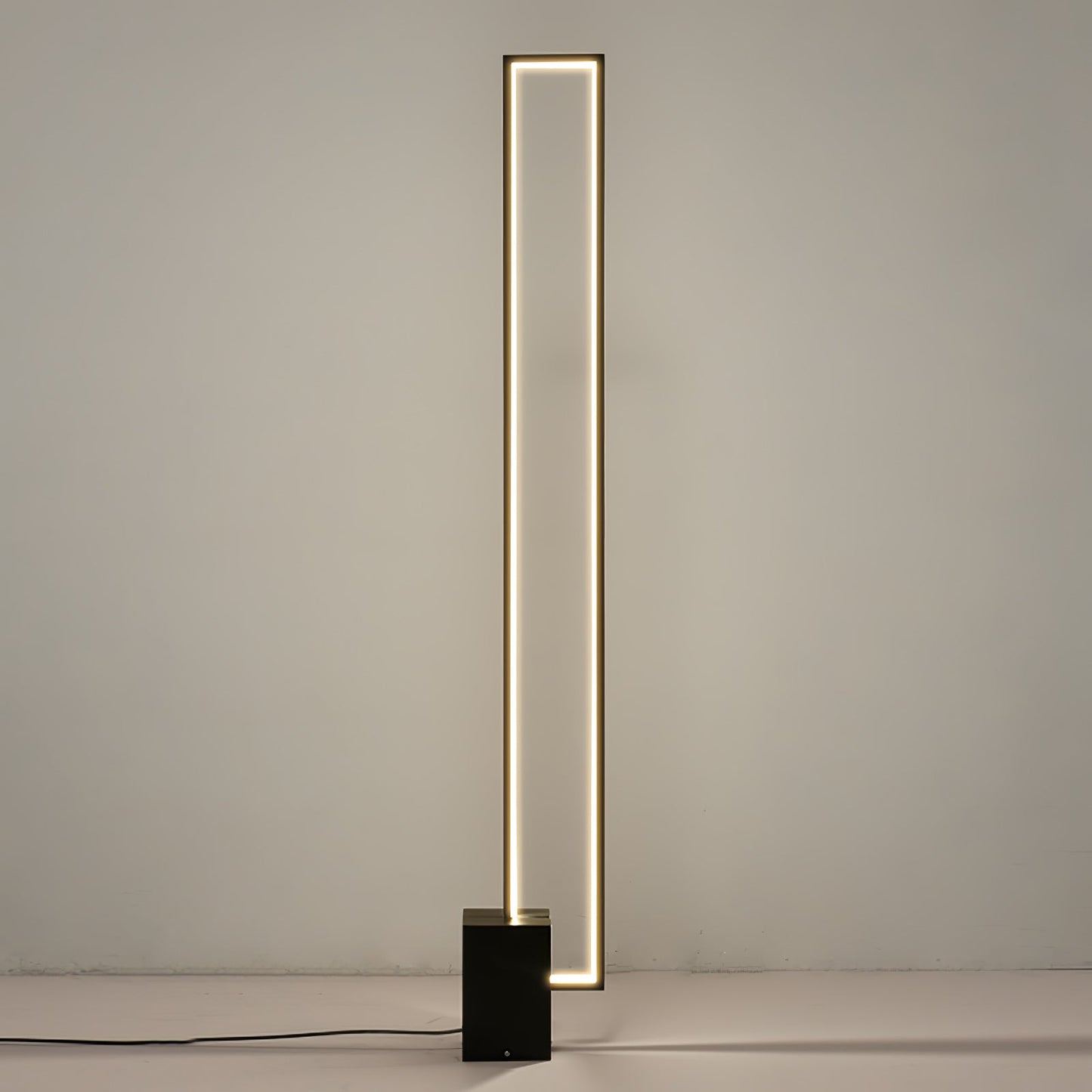 Edge Free-standing Lamp Floor Lamp