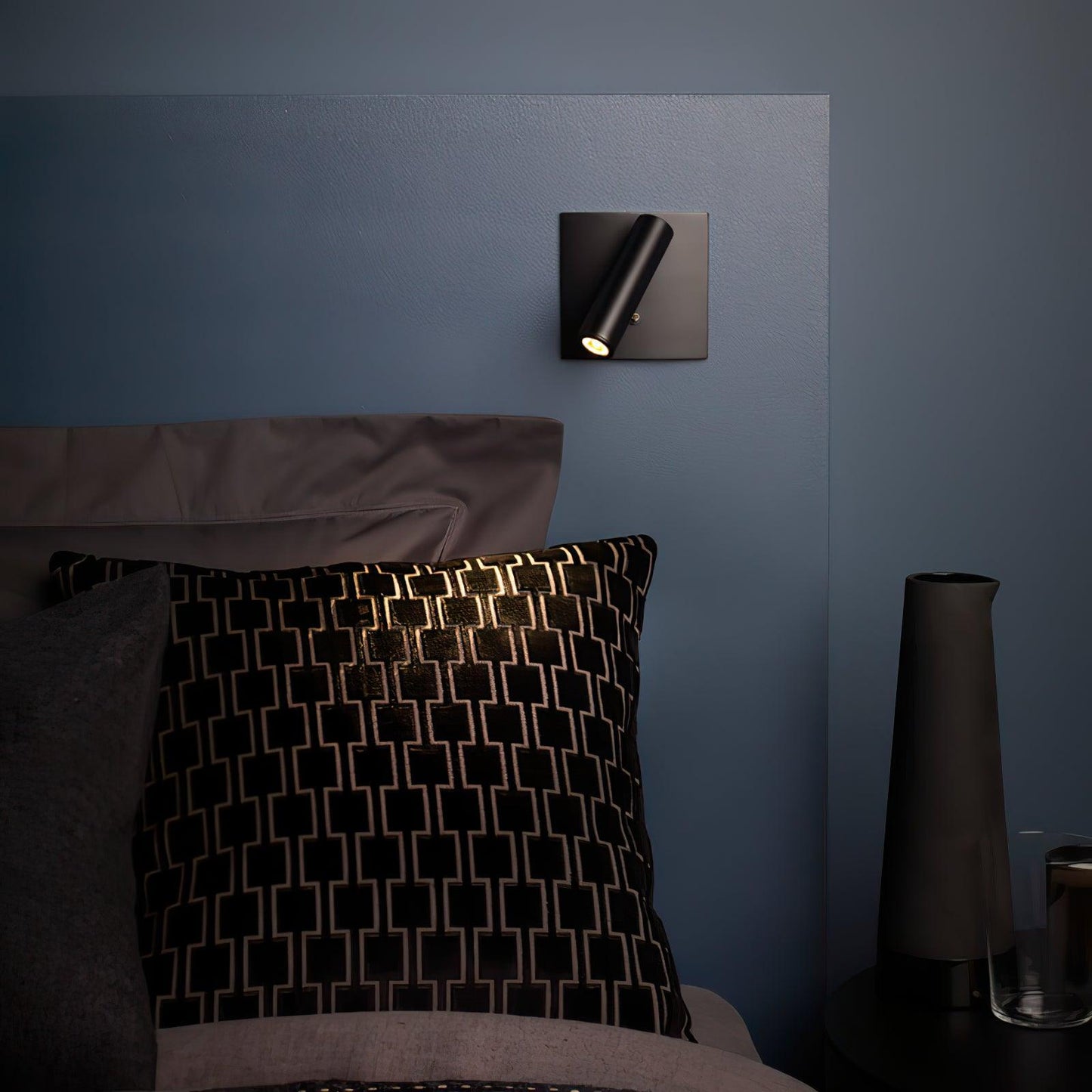 Square Switched Wall-mounted lamp Sconce