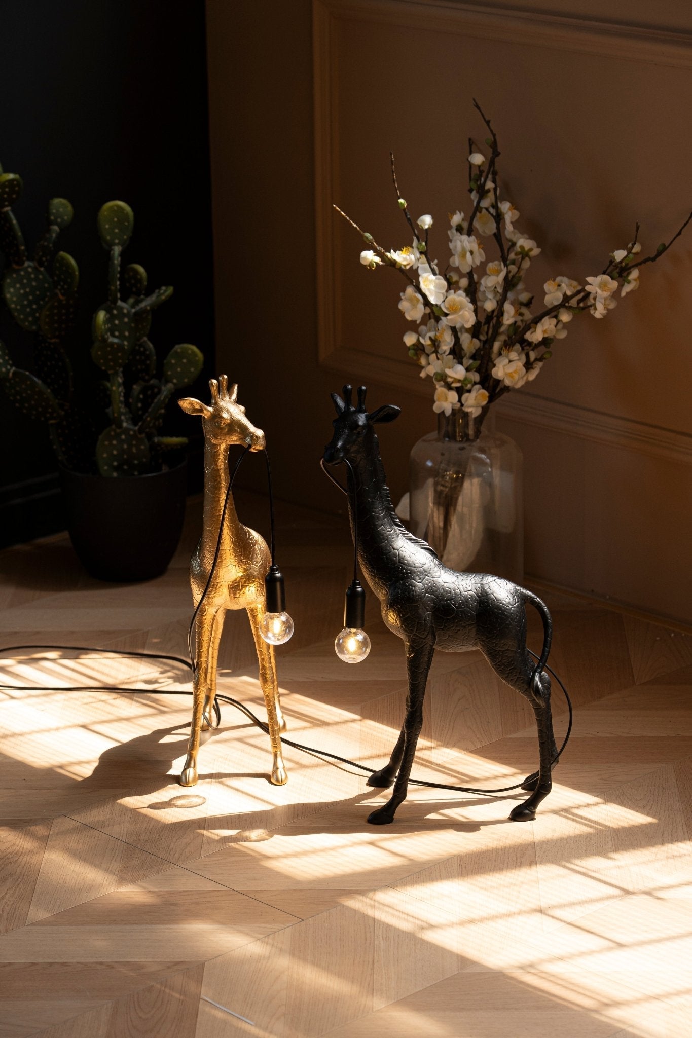 Giraffe Royale Sculpture Floor Lamp