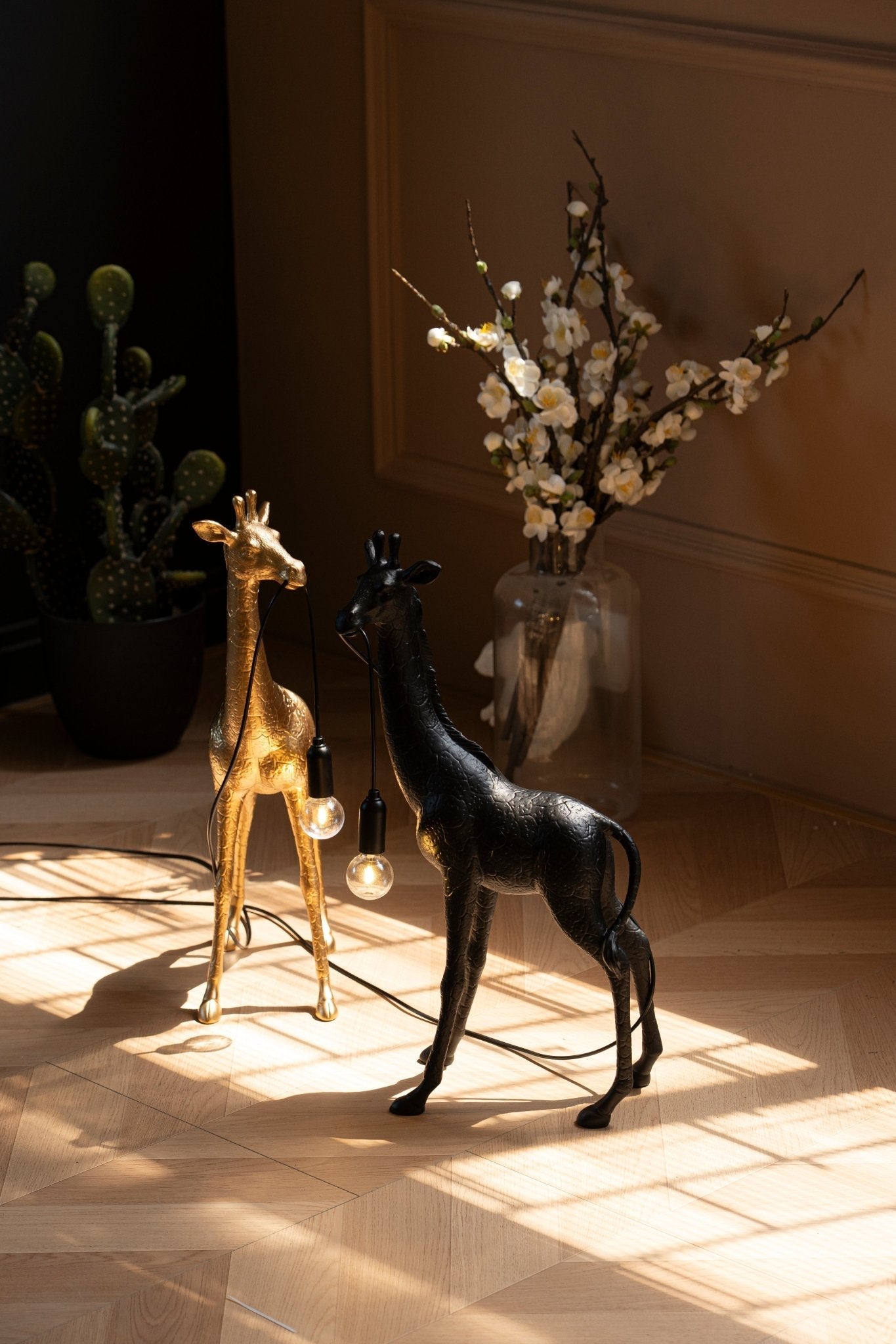 Giraffe Royale Sculpture Floor Lamp