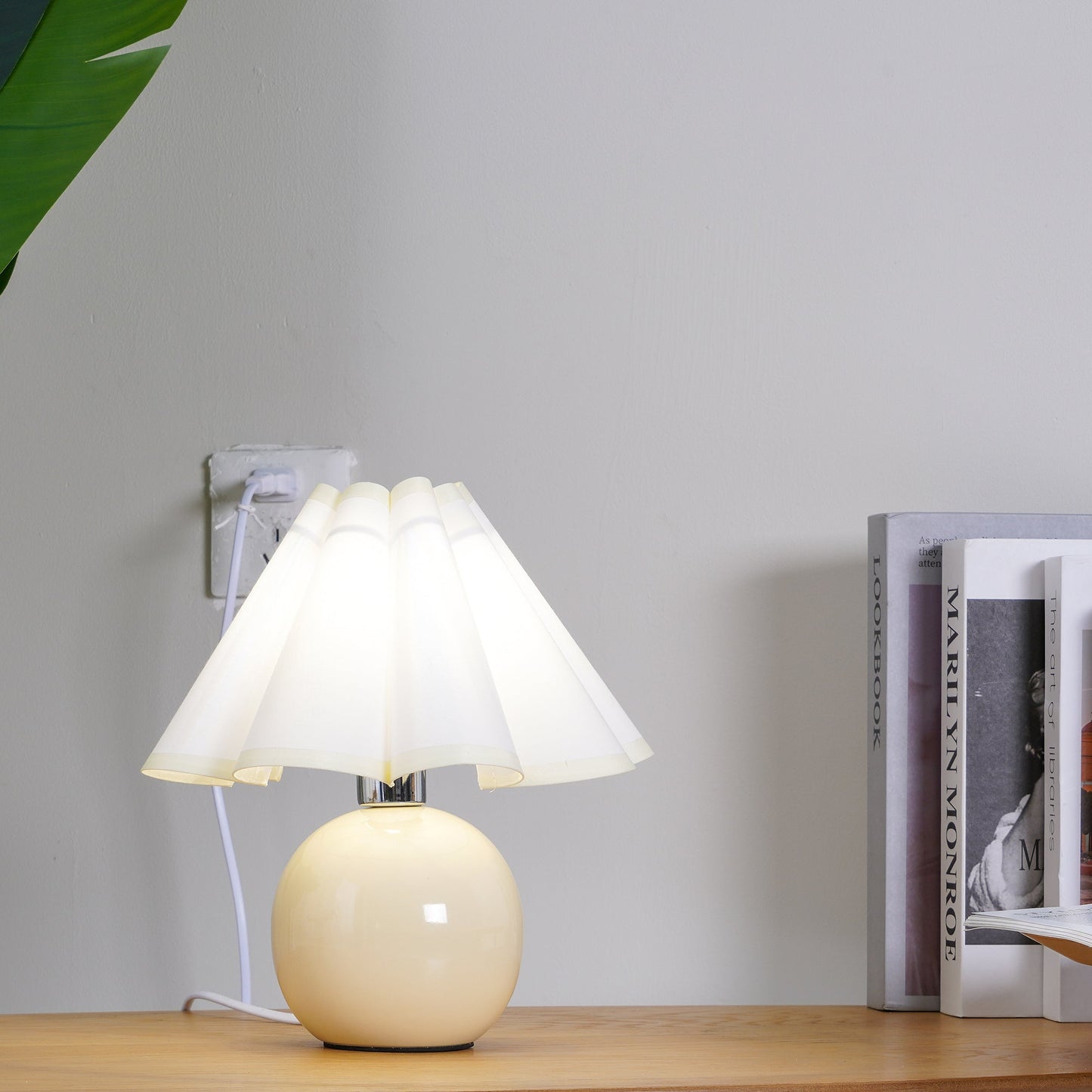 Kicsi Knife Pleat Nightstand lamp Table Lamp