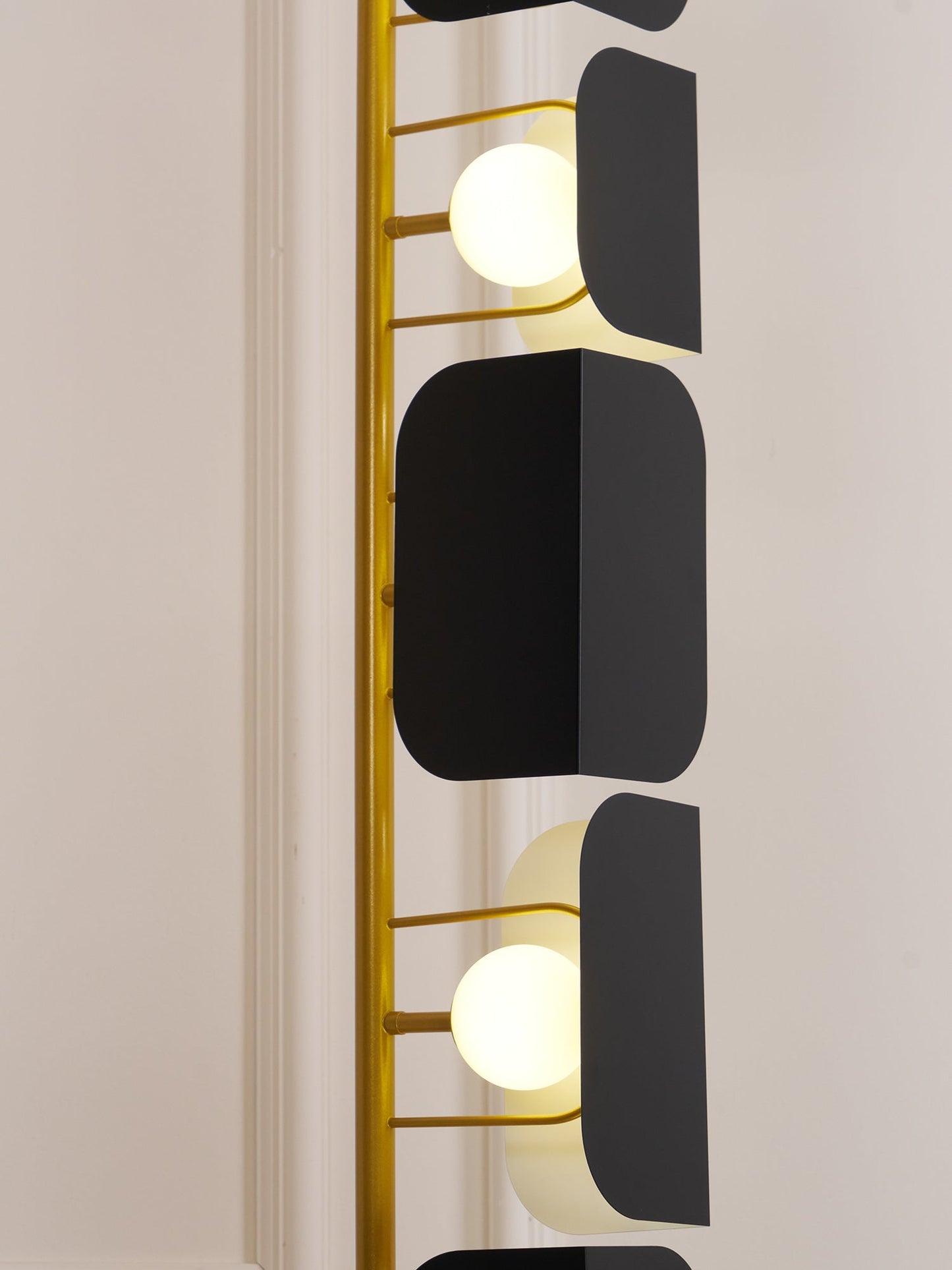 Leagan Floor Lamp