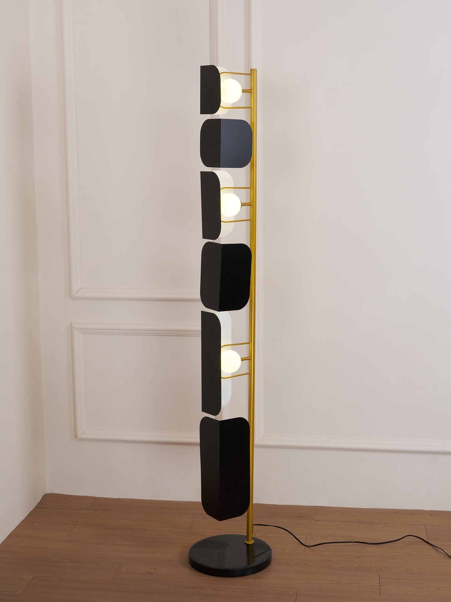 Leagan Floor Lamp