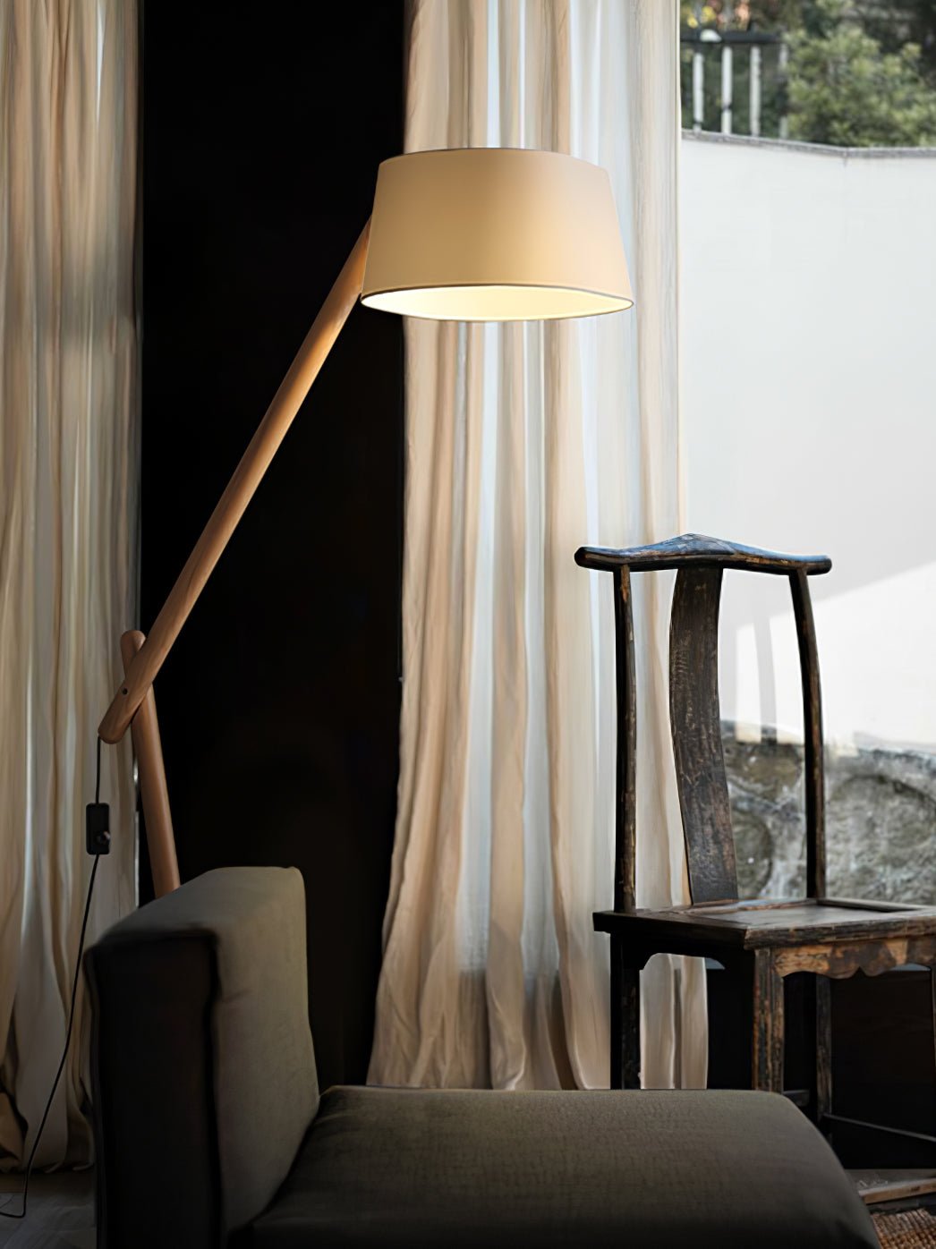 Lean Pivot Floor Lamp