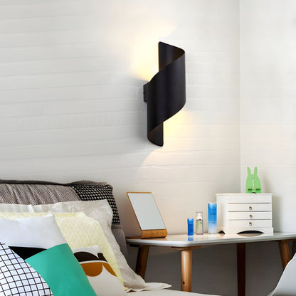 Lila Bracket light Wall Lamp