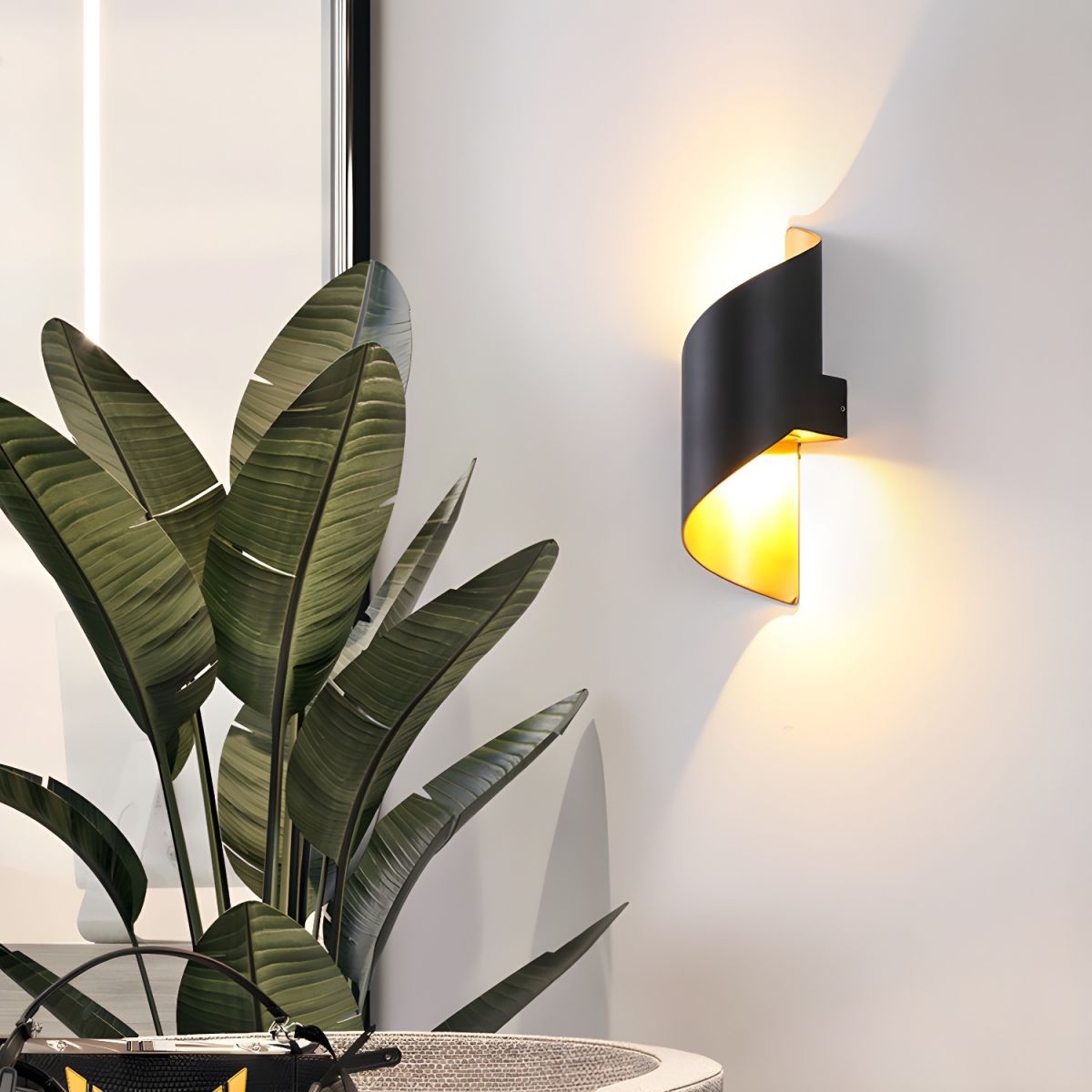 Lila Bracket light Wall Lamp