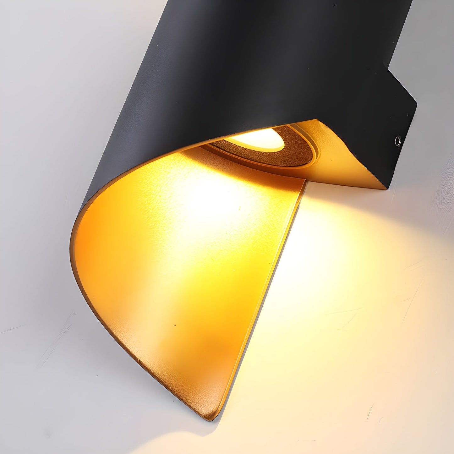 Lila Bracket light Wall Lamp