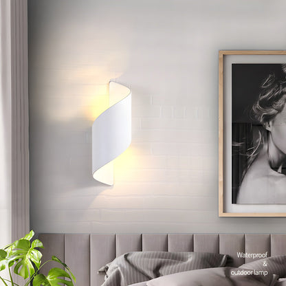 Lila Bracket light Wall Lamp