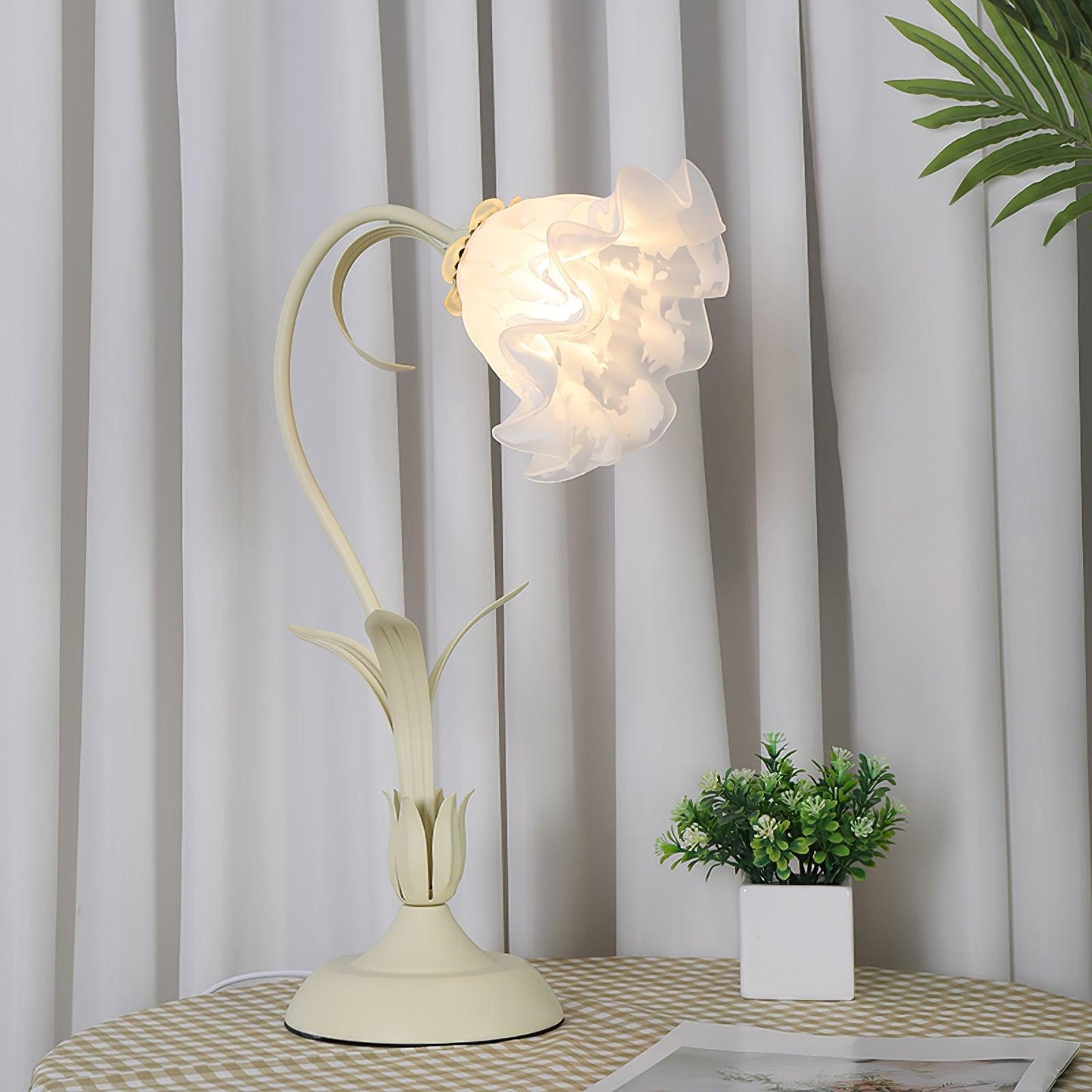 Lily of the Valley Bedside lamp Table Lamp